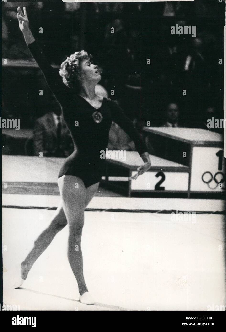 Sept. 09, 1960 - Damen Gymnastik: Foto zeigt Larisa Latynian, Gewinner des freien Stil Turnerin (Russland) in Aktion. Stockfoto