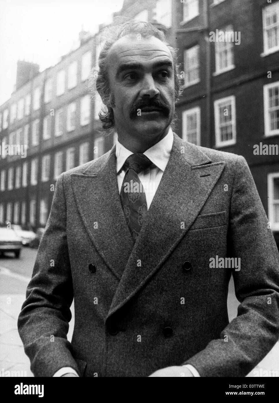 Schauspieler Sean Connery auf einem Spaziergang in London Stockfoto