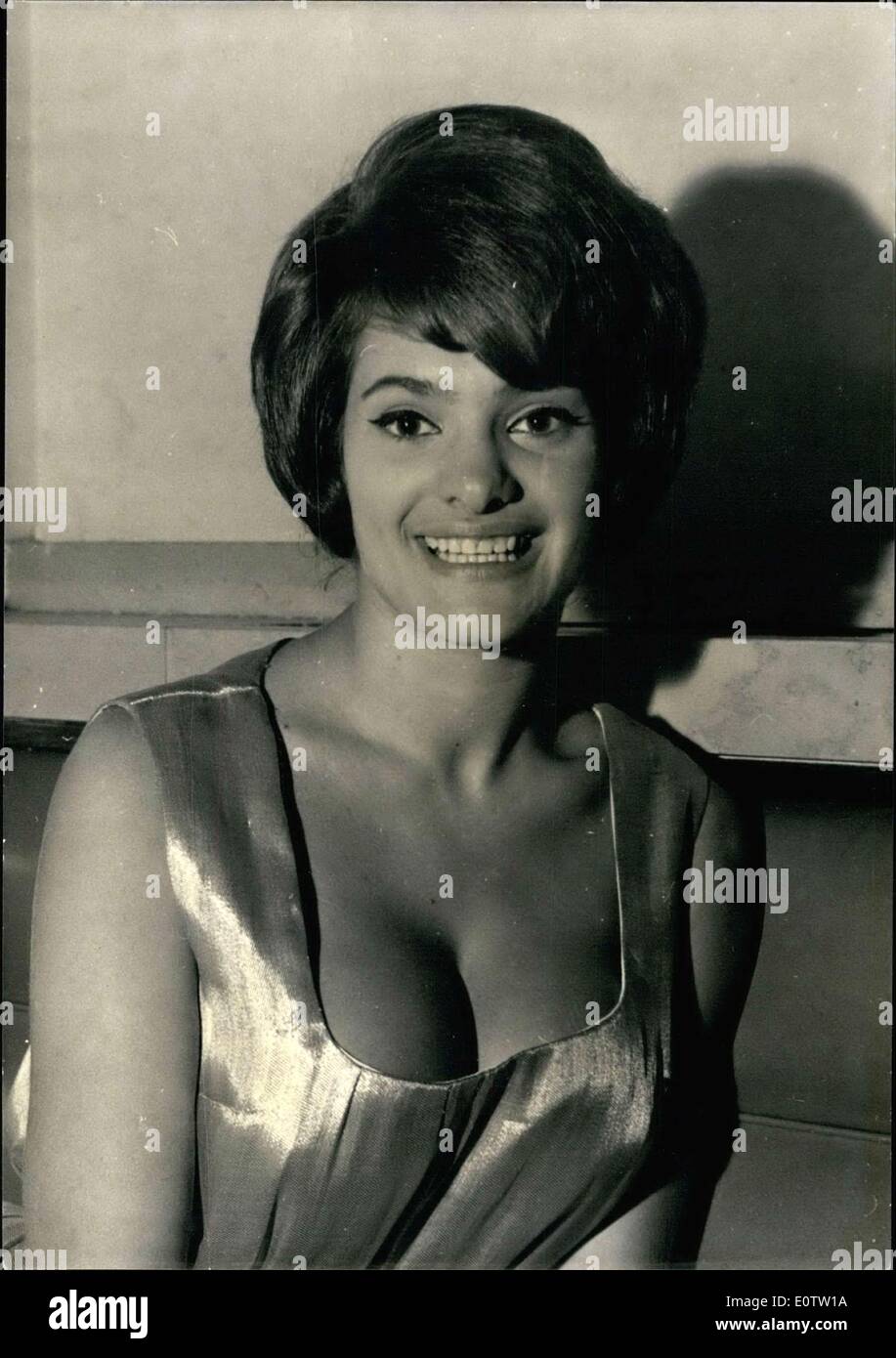 Sept 14 1960 Der Junge Schauspieler Aus Italien Silvia Sorente Wurde Von Einer Jury Bestehend Aus Authentischen Spielen Jungen Unter Dem Vorsitz Von Prinz Philippe Orsini Nur Die Schonsten Madchen
