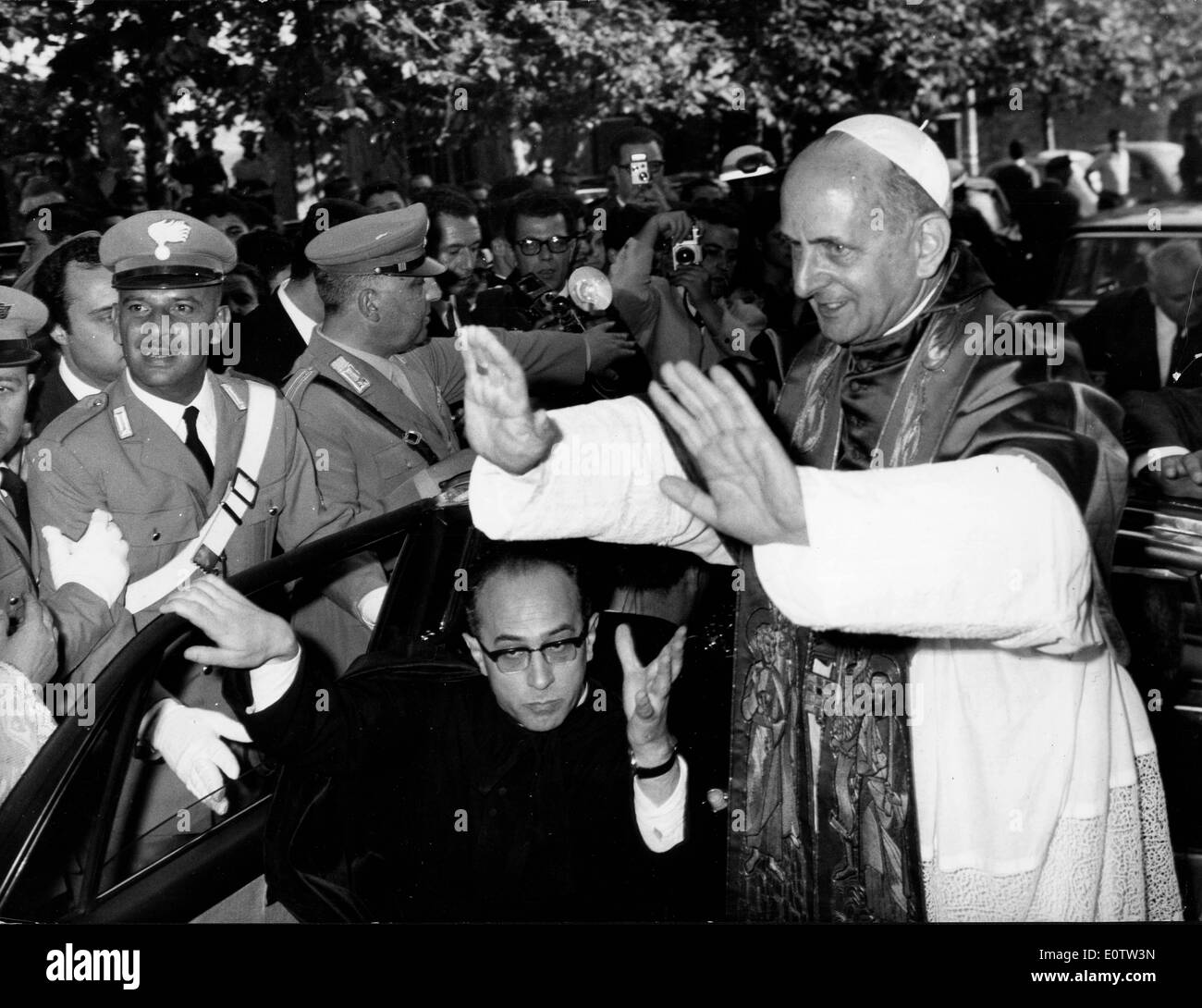 Papst Paul Vl grüßen Menschenmenge am event Stockfoto