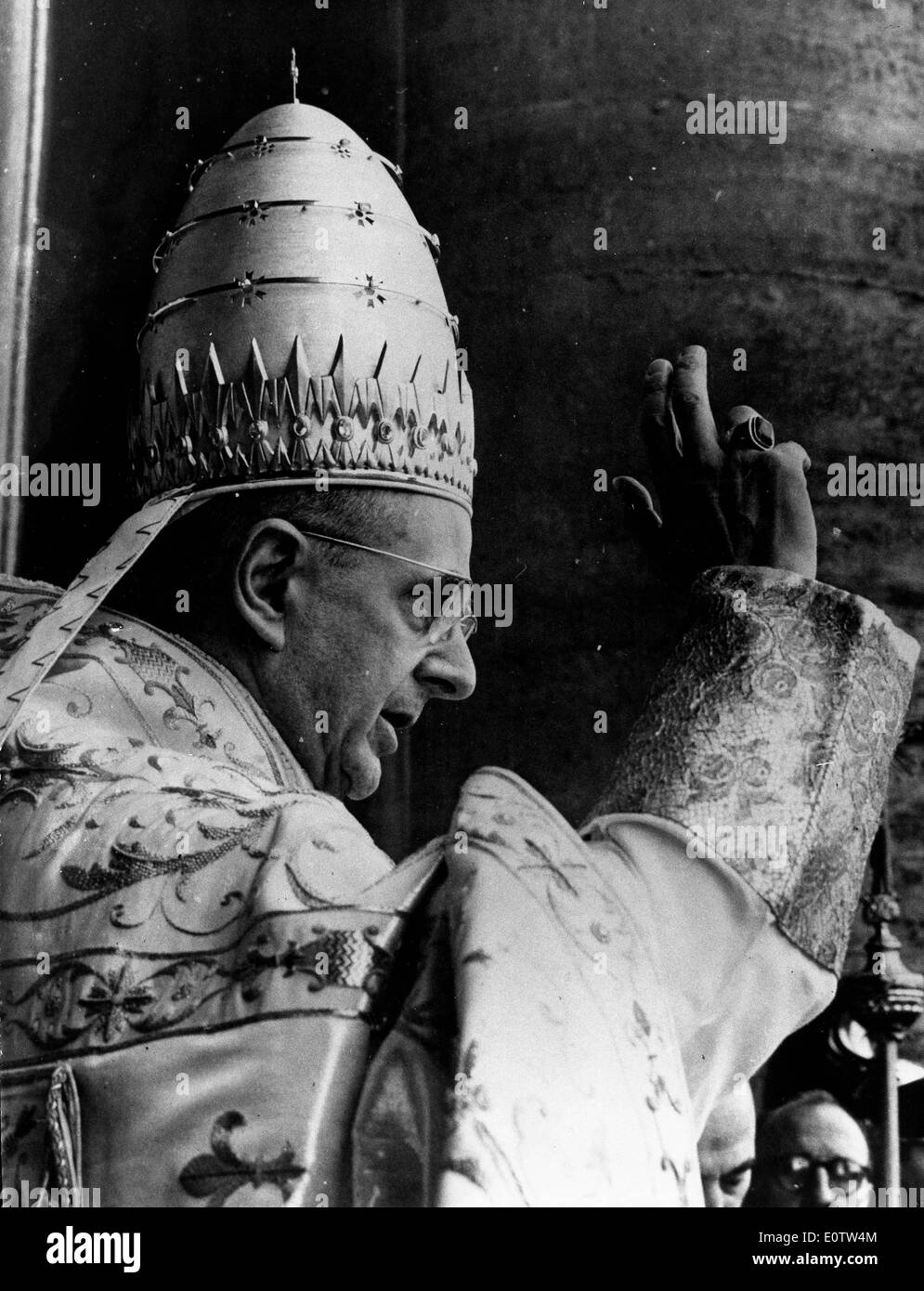 Papst Paul Vl winken vom Balkon für Bürger Stockfoto