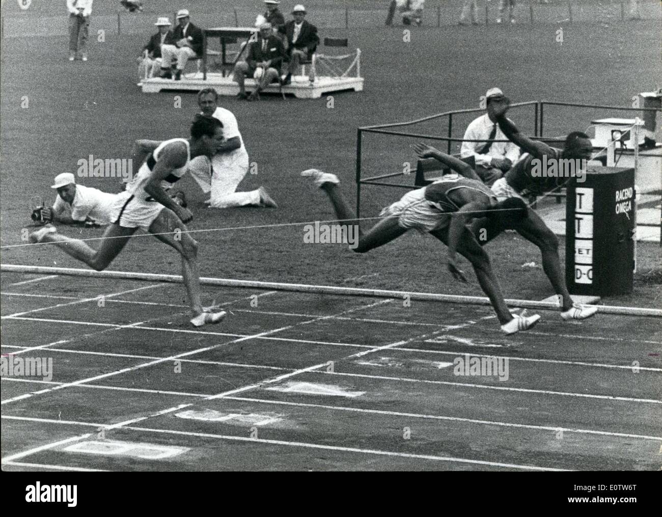 8. August 1960 - Finish die 110 Meter Hürden Finale verließ 1960 gewann durch Lee Clahoon, USA Stockfoto