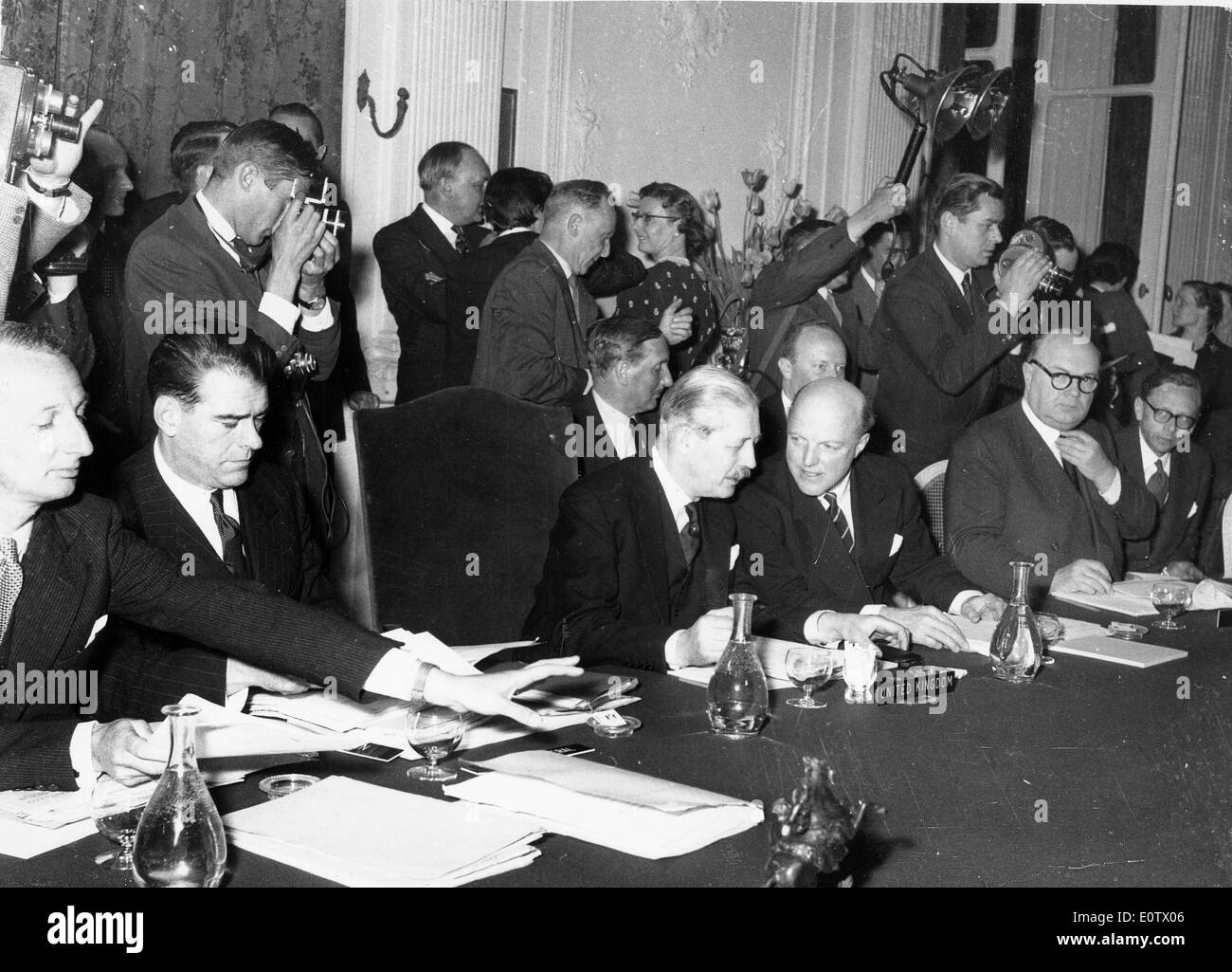 Harold Macmillan in treffen bei Botschaft Stockfoto