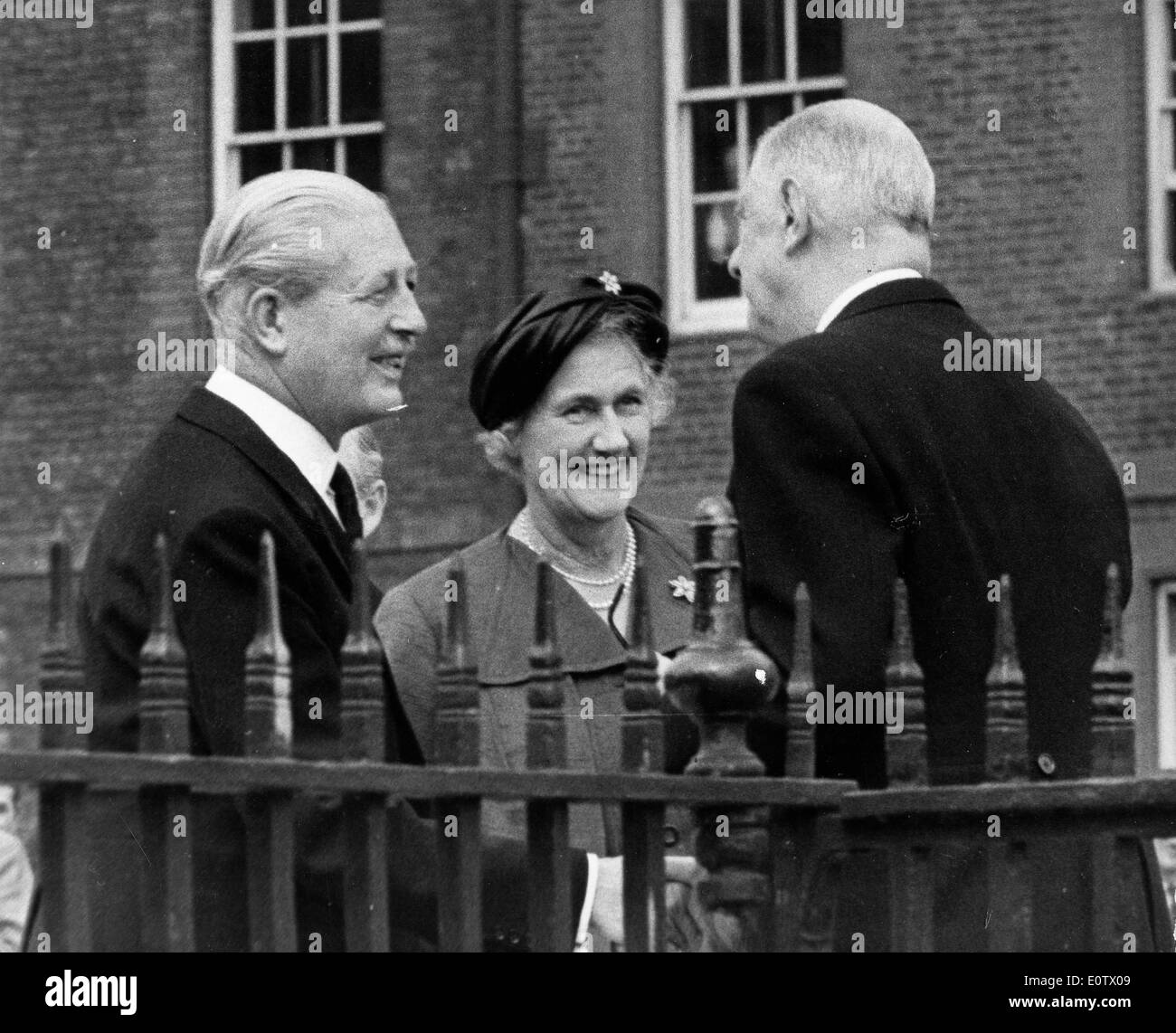 Harold Macmillan, Lady Dorothy und Charles de Gaulle Stockfoto