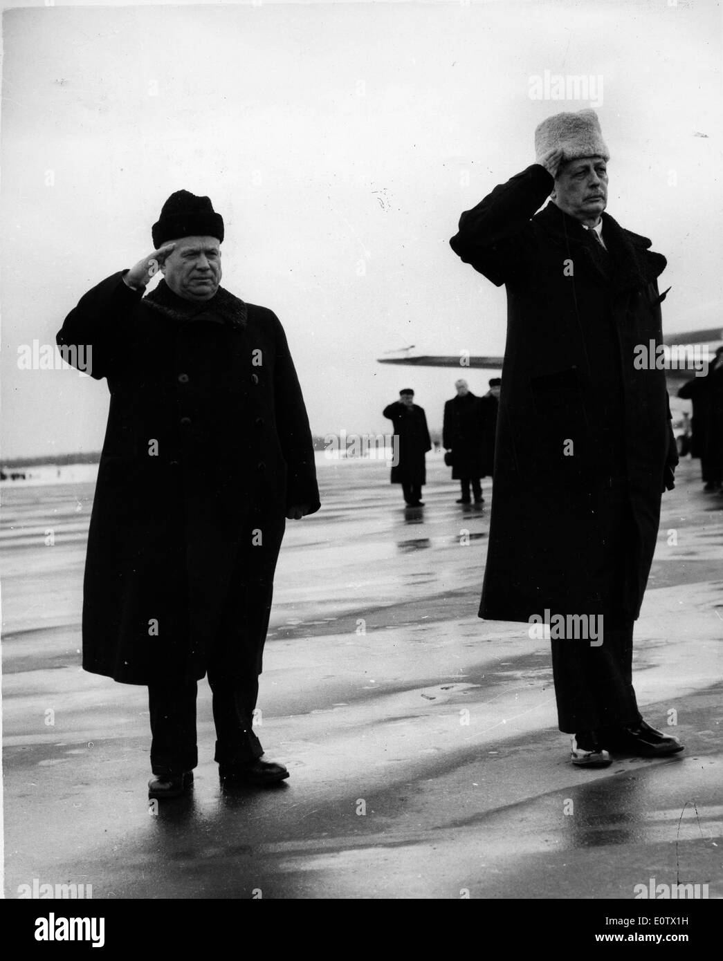 Harold Macmillan besucht Nikita Khrushchev Stockfoto