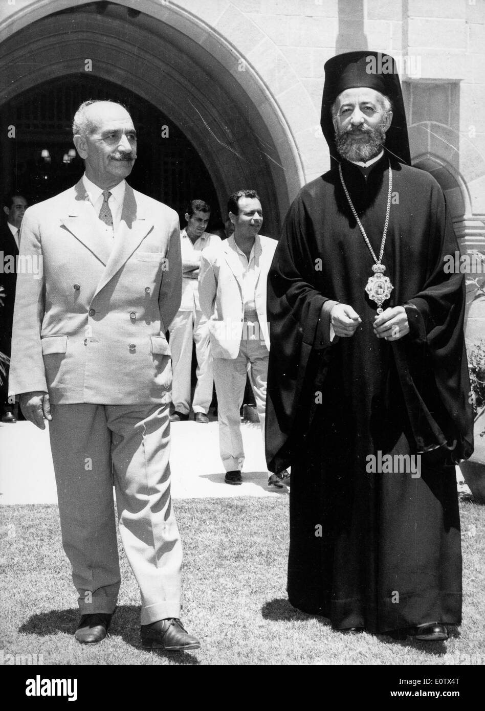Erzbischof Makarios III geht mit Georgios Grivas Stockfoto