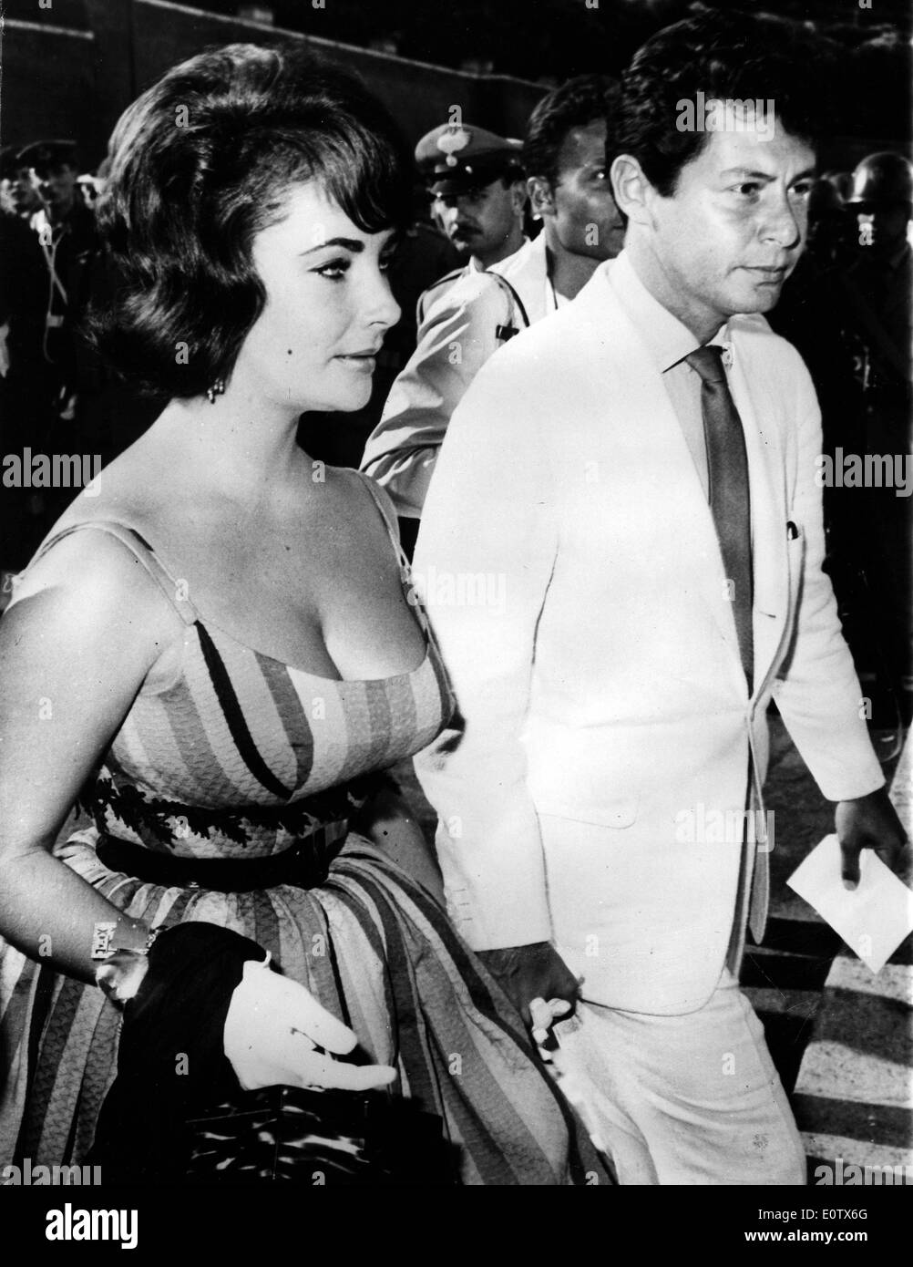 Liz Taylor und Ehemann Eddie Fisher ausgehen für die Nacht Stockfoto