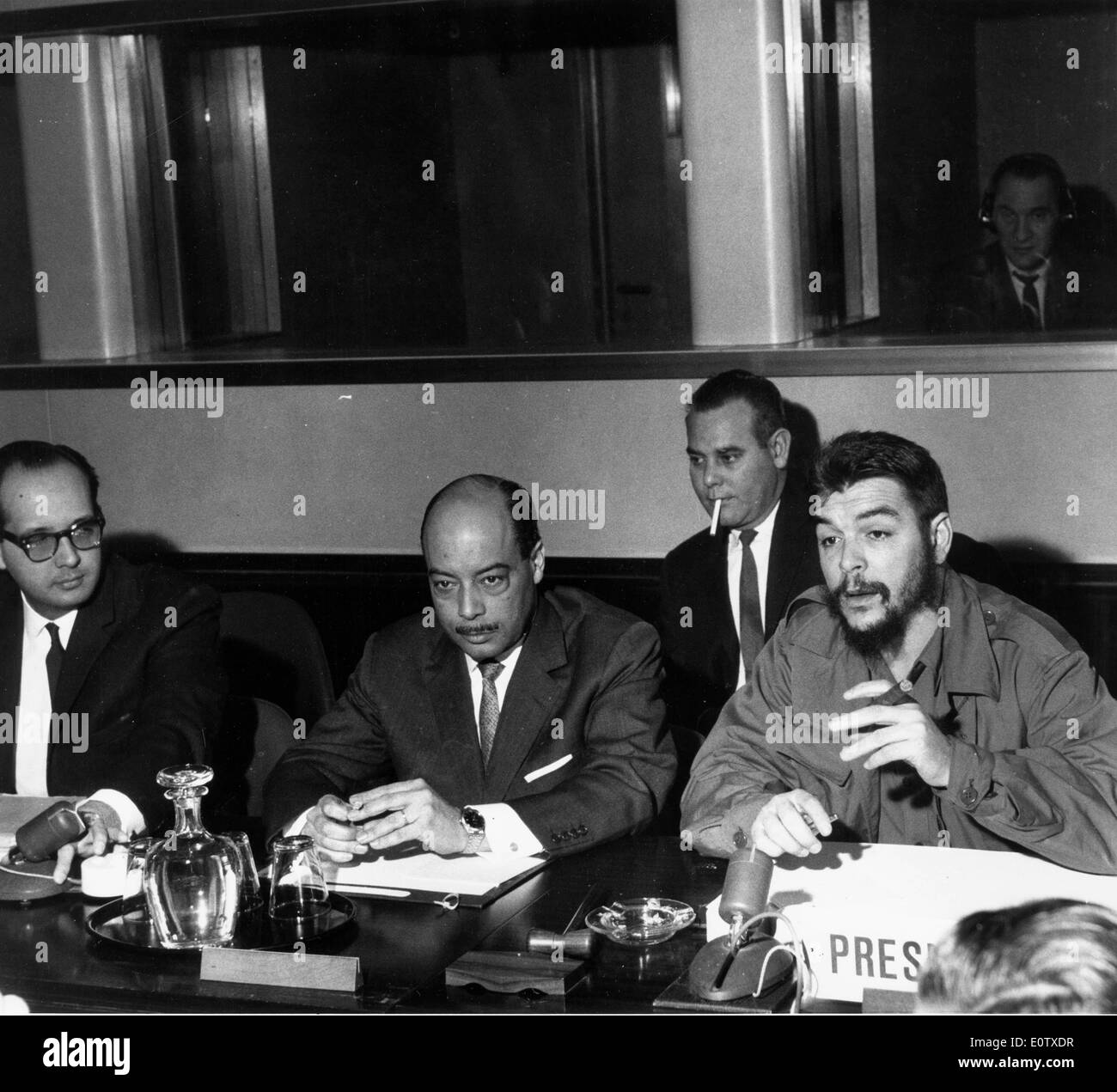 Che Guevara spricht während einer Konferenz Stockfoto