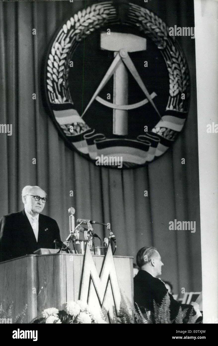 Apr. 05, 1960 - Leipzig Messe 1960 eröffnete die Leipzig Herbst Messe ...
