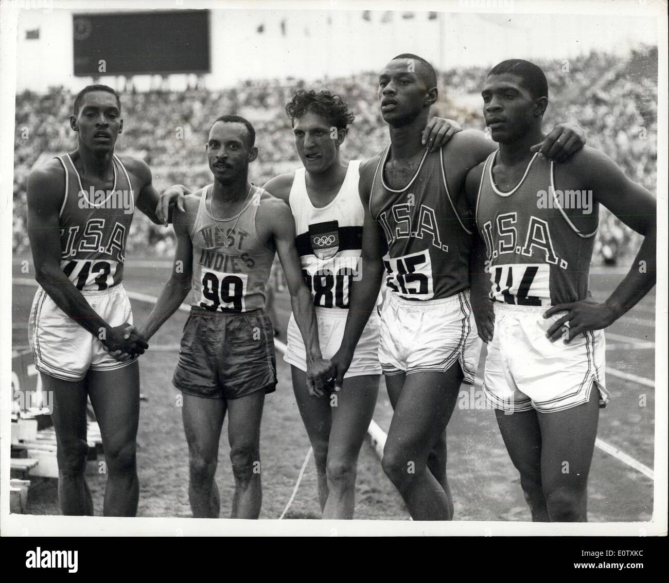 Sept. 06, 1960 - Olympische Spiele In Rom. Amerikaner nehmen die ersten drei Plätze im 110-Meter-Hürdenlauf der Männer Finale. Foto zeigt fünf der Stockfoto