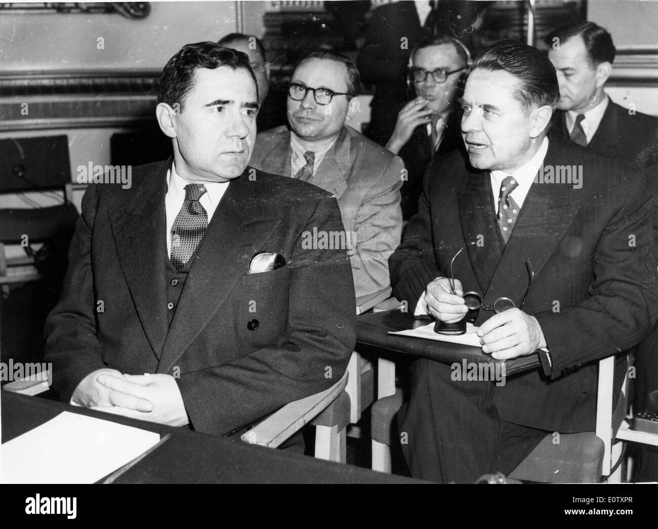 Andrei Gromyko sitzen an einem Schreibtisch in einer Besprechung Stockfoto