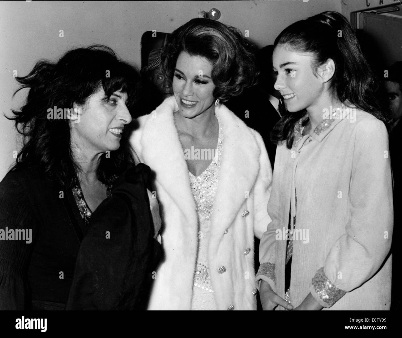 Schauspielerinnen Anna Magnani und Linda Christian am Theater Stockfoto