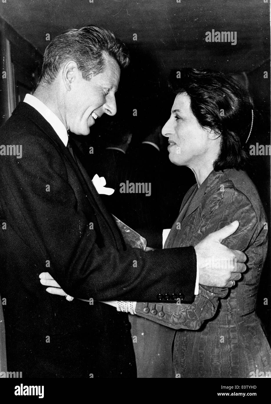 Schauspielerin Anna Magnani plaudert mit Danny Kaye Stockfoto