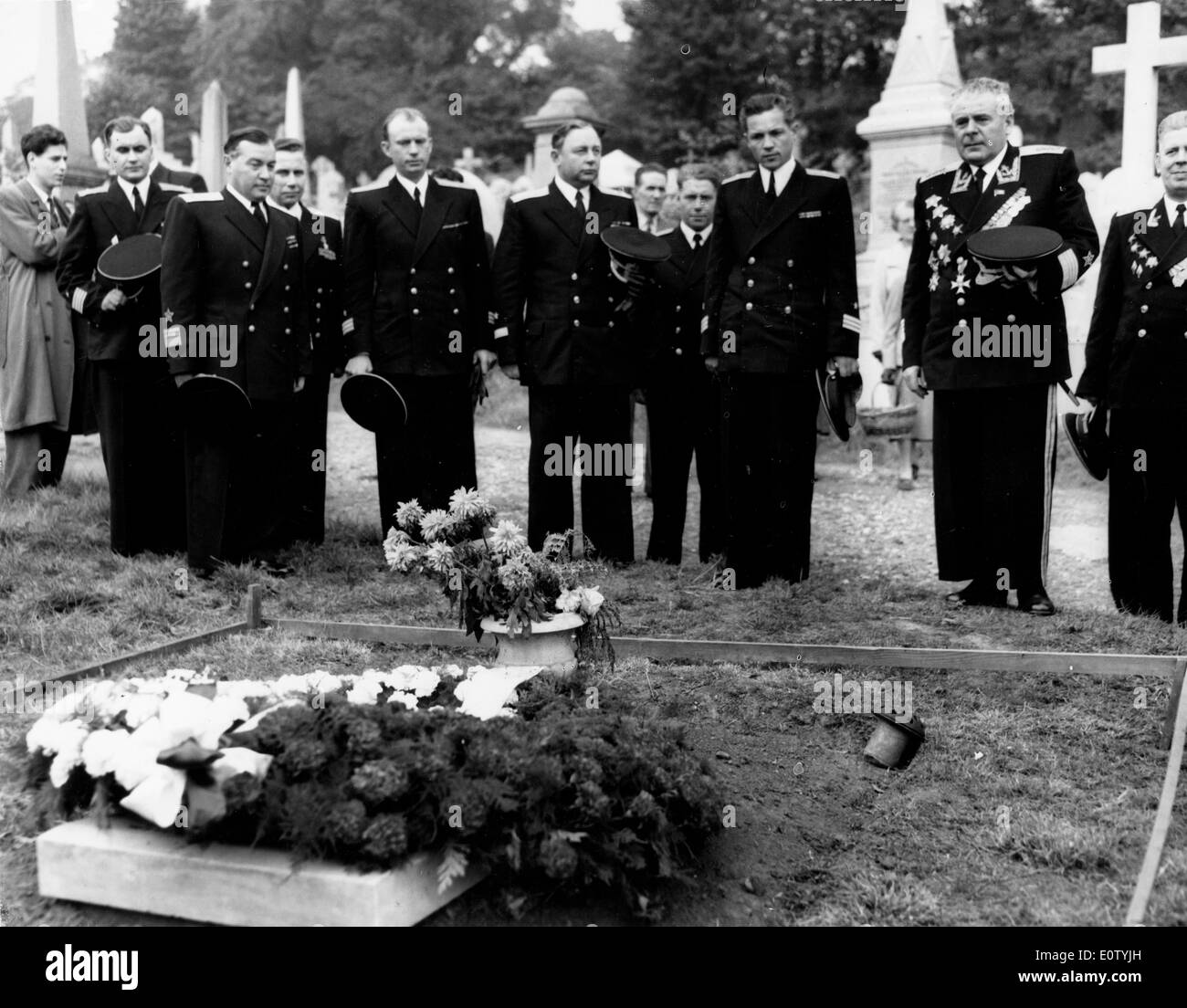 Admiral Arseniy Golovko bei einer Beerdigung Stockfoto