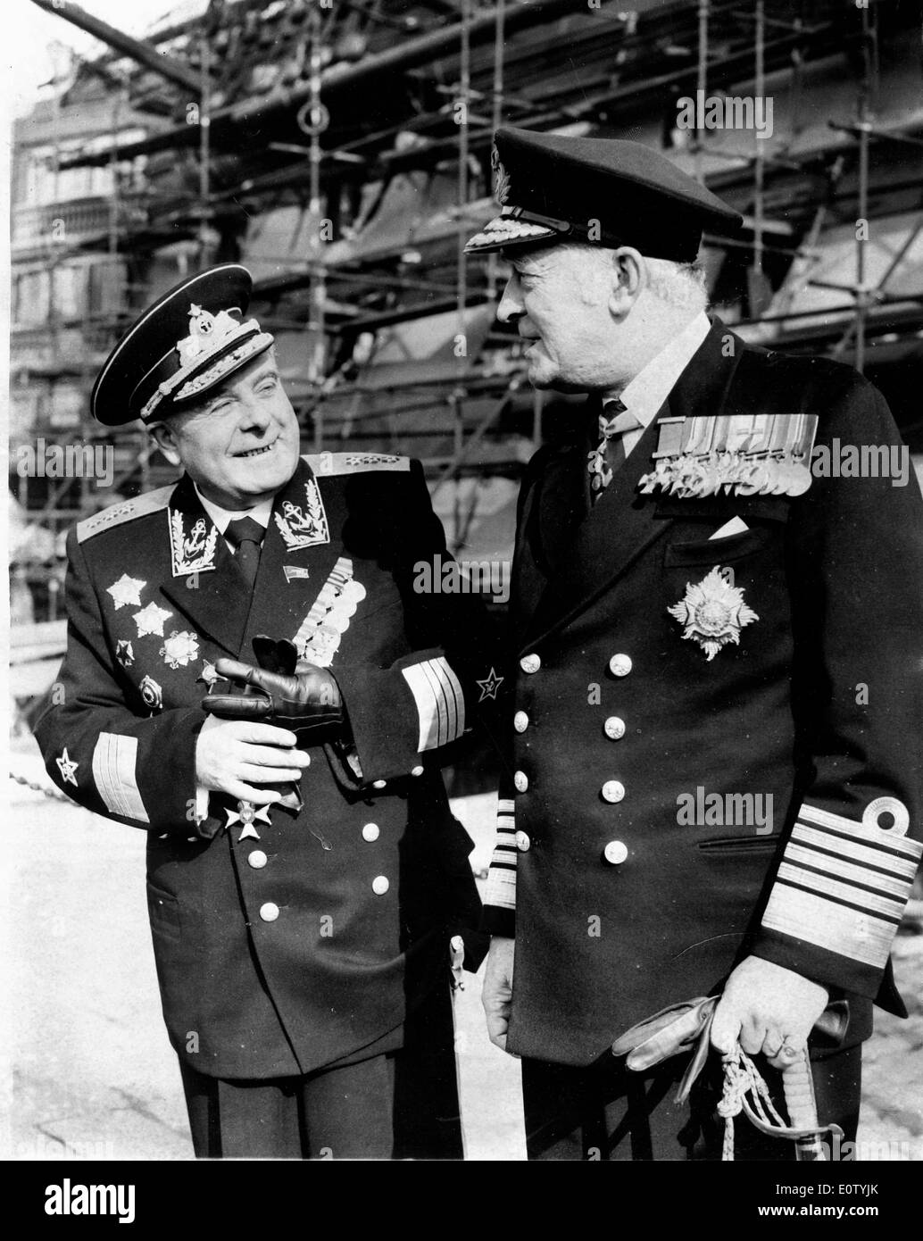 Arseniy Golovko spricht mit einem commander Stockfoto