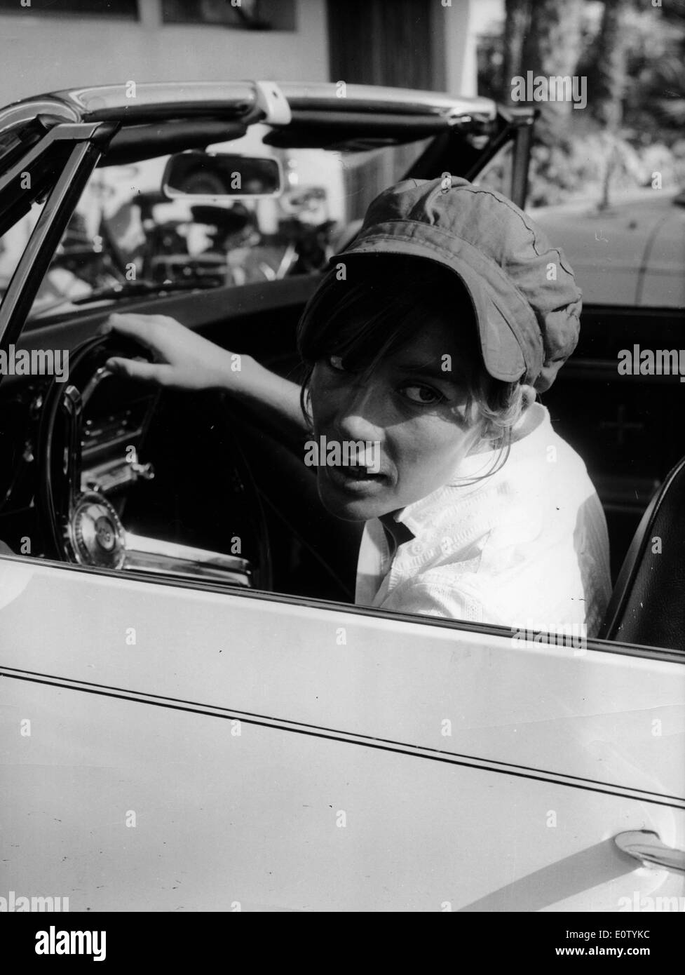 Sängerin Francoise Hardy fährt Cabrio Stockfoto