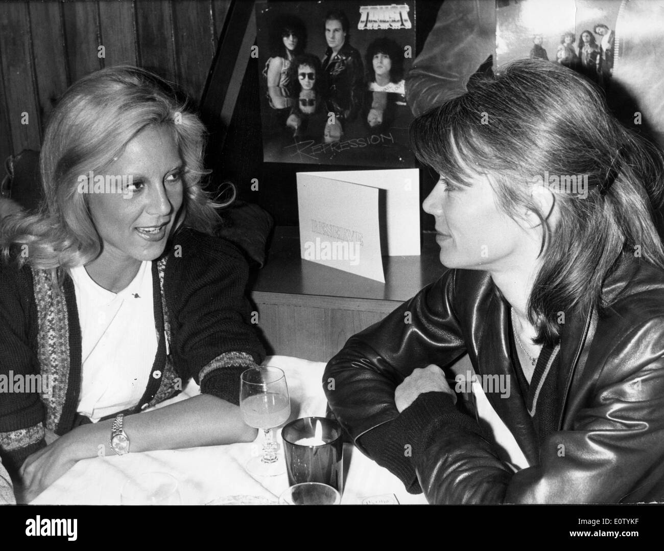 Sängerin Francoise Hardy hat Mittagessen mit einem Freund Stockfoto