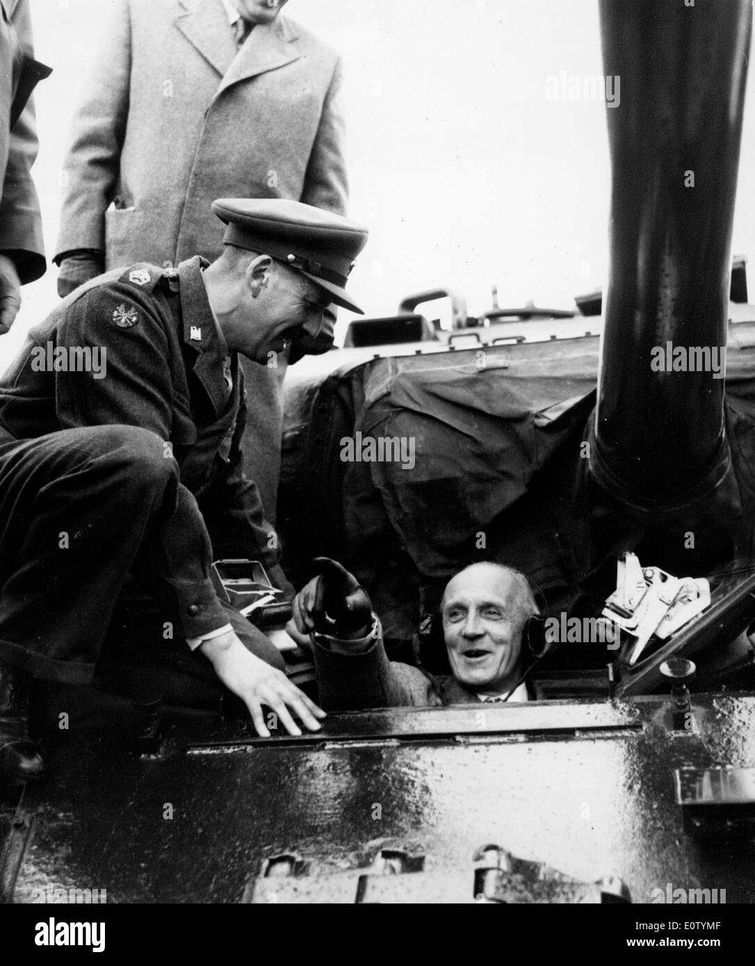 Deutscher Soldat Hasso Von Manteuffel in einem tank Stockfoto