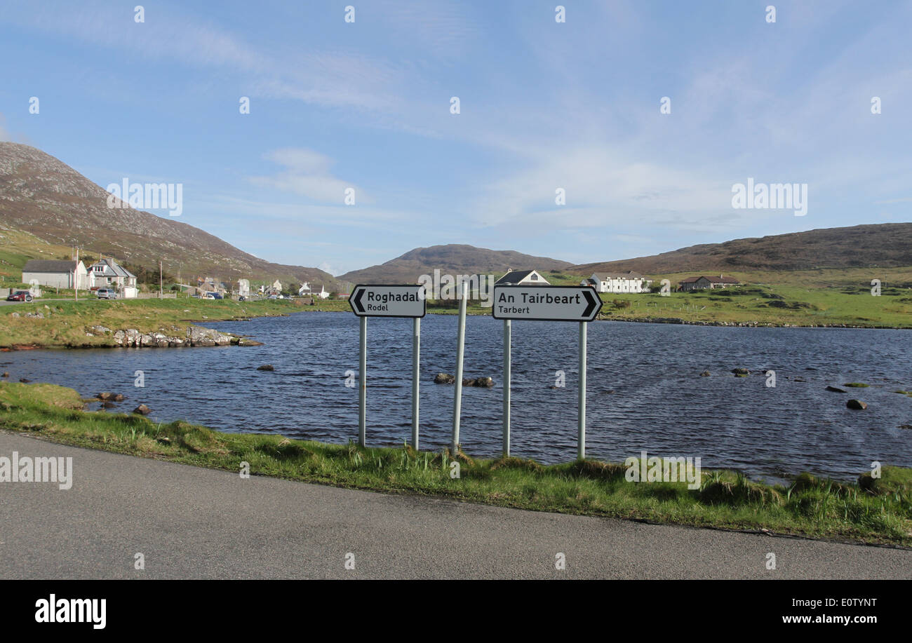 Zweisprachiges Straßenschild leverburgh Isle of Harris Schottland Mai 2014 Stockfoto