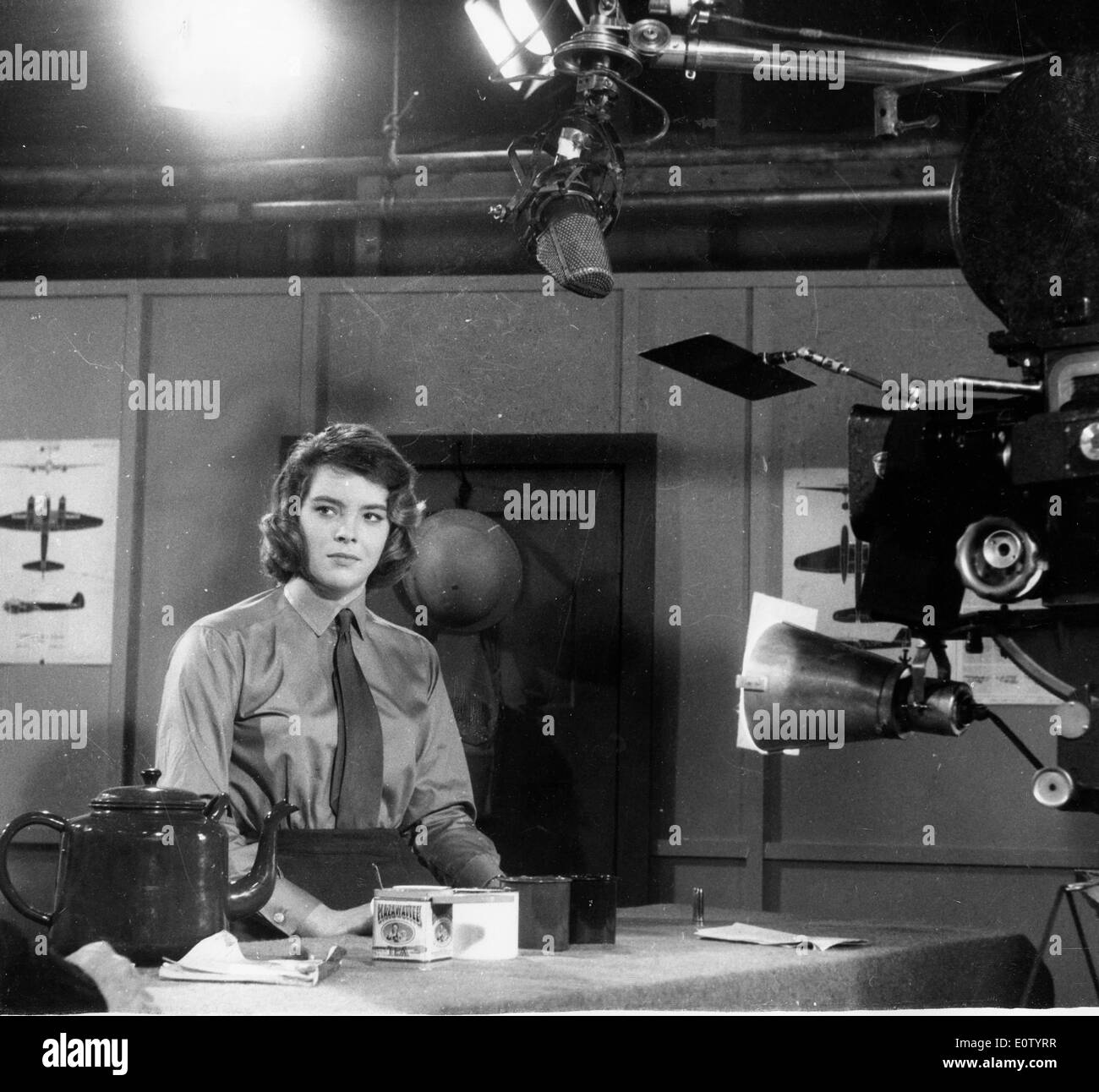Judy Grinham während der Dreharbeiten zu einem Werbespot im Fernsehen Stockfoto