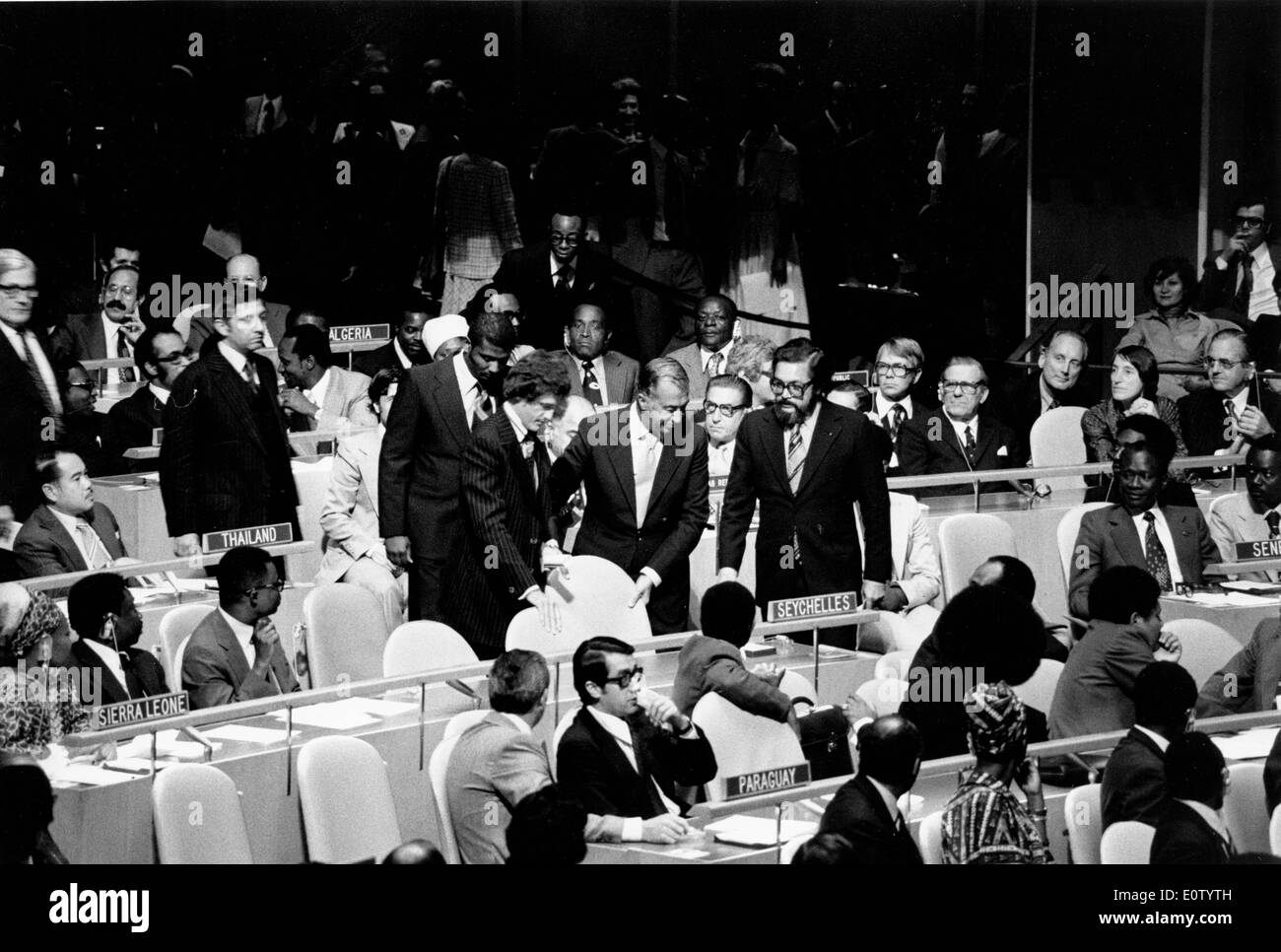 James Mancham Ankunft auf einer großen Konferenz Stockfoto