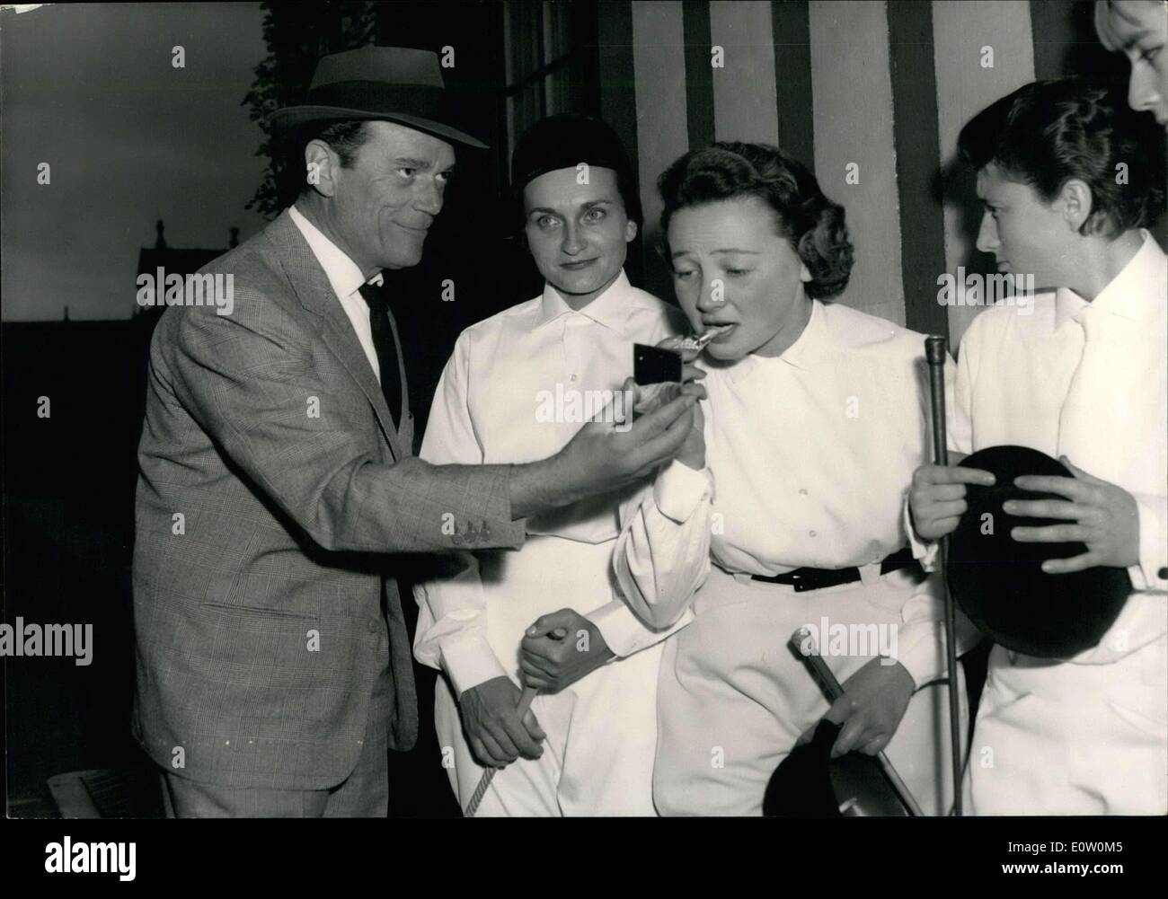 16. Oktober 1960 - nahmen 17 Frauen in 1.800 Meter Pferd Rennen. Beatrice Hardion, die Tochter des französischen Botschafters in Brasilien gewonnen. Stockfoto