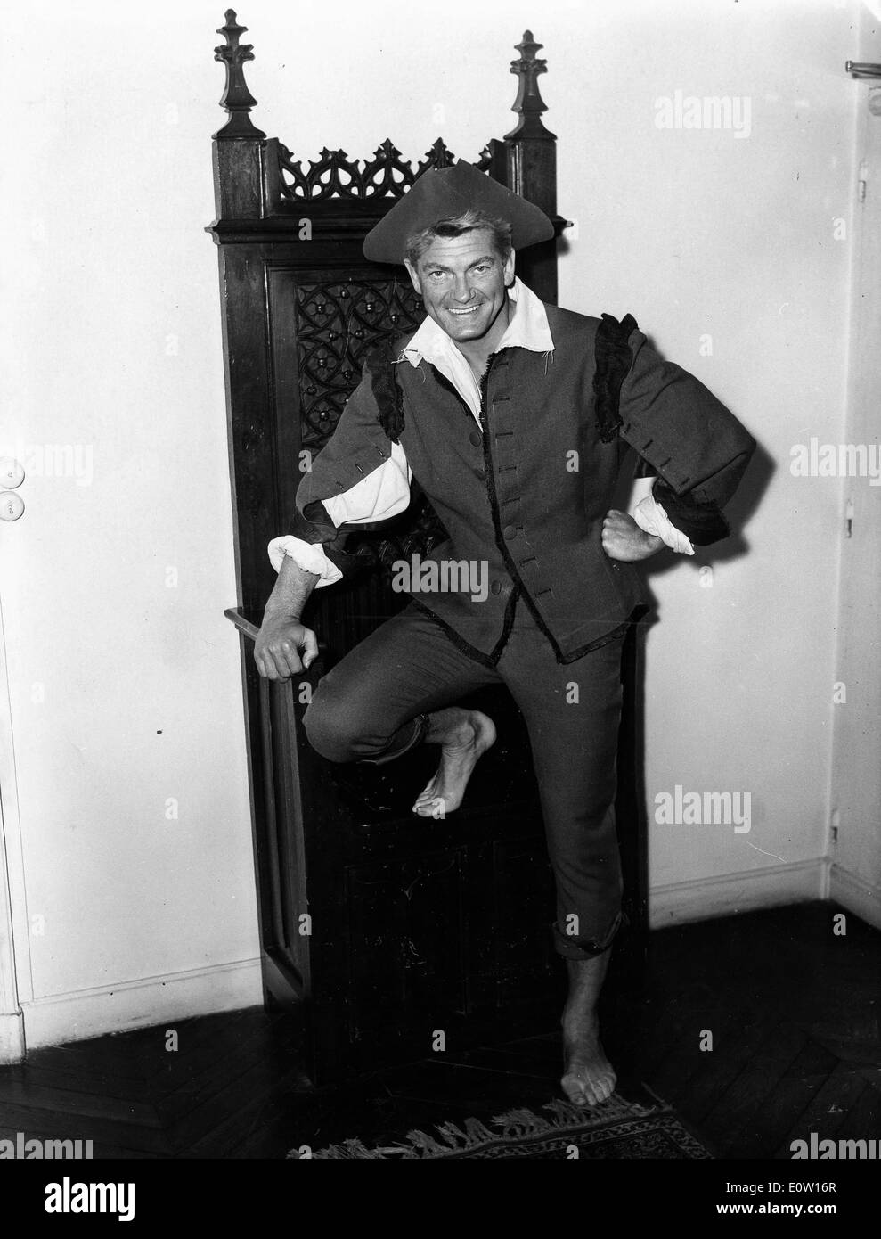 Porträt des Schauspielers Jean Marais in eines seiner Kostüme Stockfoto