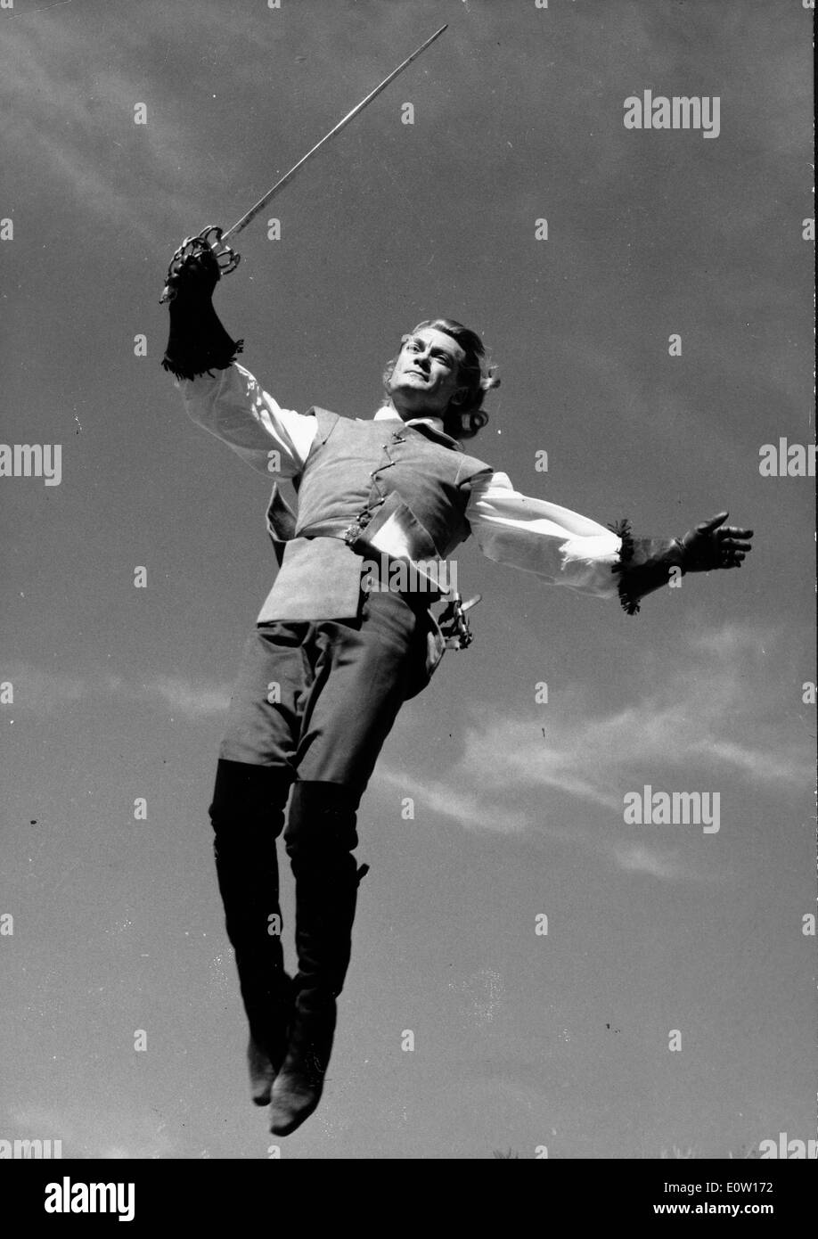 Jean Marais fliegen in einer Szene aus einem Film Stockfoto