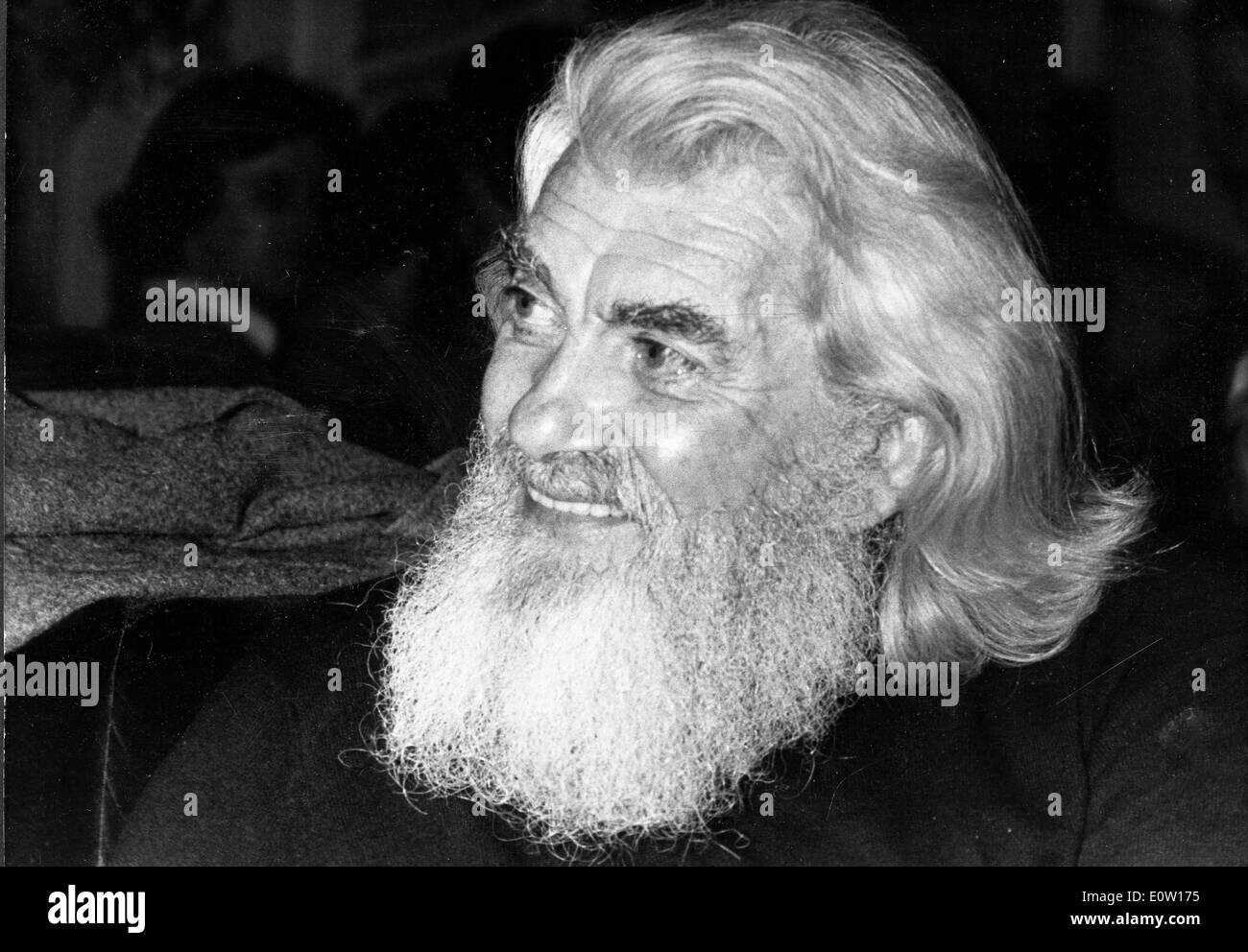 Schauspieler Jean Marais im Kostüm als Alter Mann Stockfoto