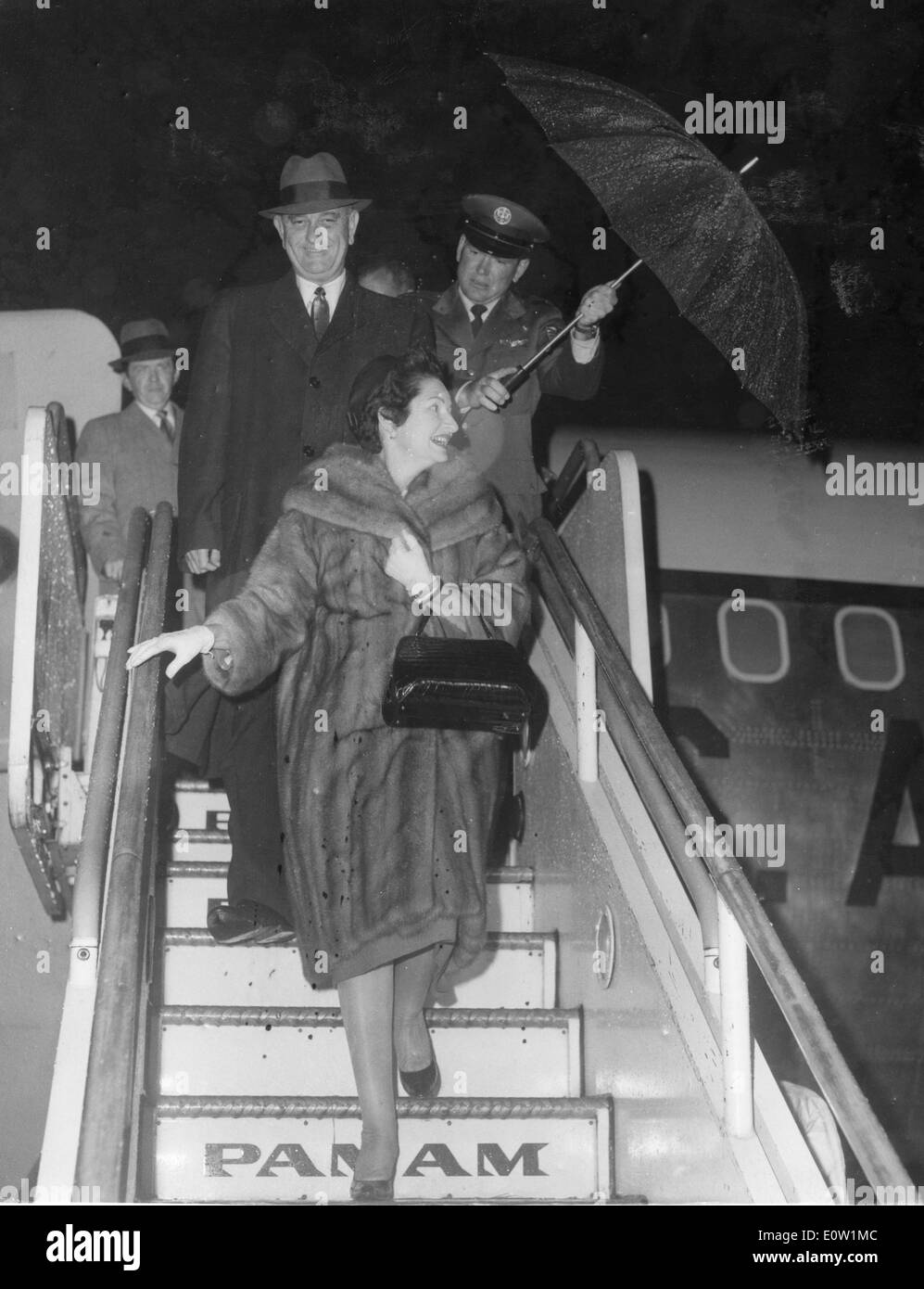 25. November 1960 - London, England, Vereinigtes Königreich - LYNDON BAINES JOHNSON (27. August 1908 - 22. Januar 1973) oft als LBJ bezeichnet, war der 36. Präsident der USA (1963-1969) nach seinem Dienst als 37. Vizepräsident der USA (1961-1963). Bild: Senator Johnson bald als Vice President JFK. Stockfoto