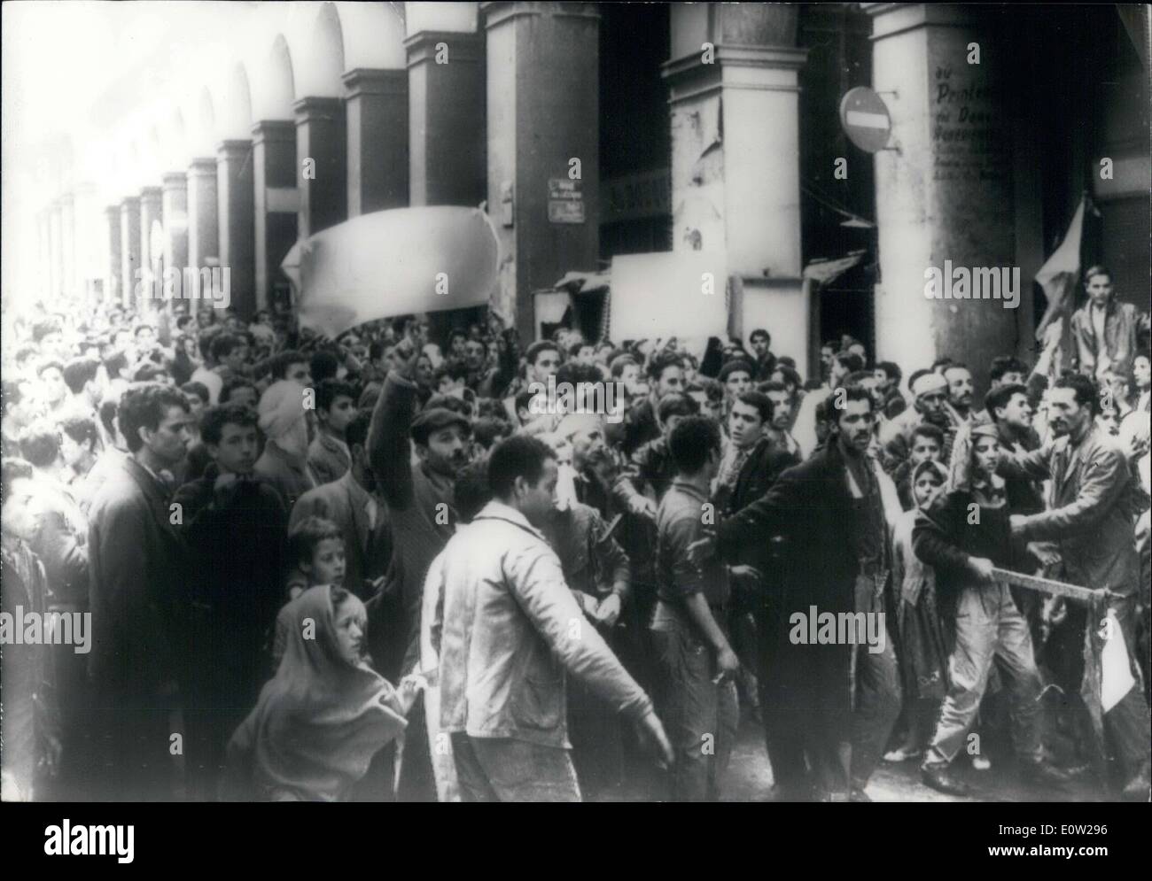 14. Dezember 1960 - Menschen Französisch randalierende Algier-Veranstaltungen Stockfoto