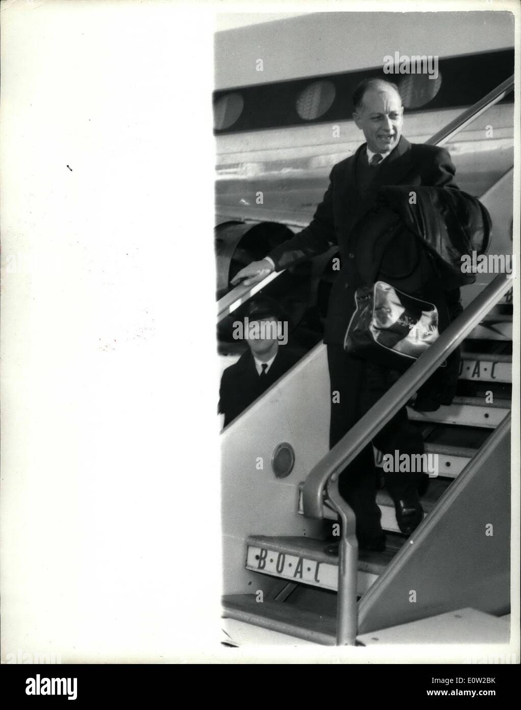 James zarb kommt in london von kairo an Fotos und Bildmaterial in