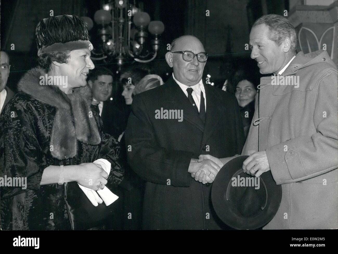 31. Dezember 1960 - hier ist Baron de Rothschild gratulieren Charly Mühlen und Mizou Joly über ihre Ehe. t Stockfoto