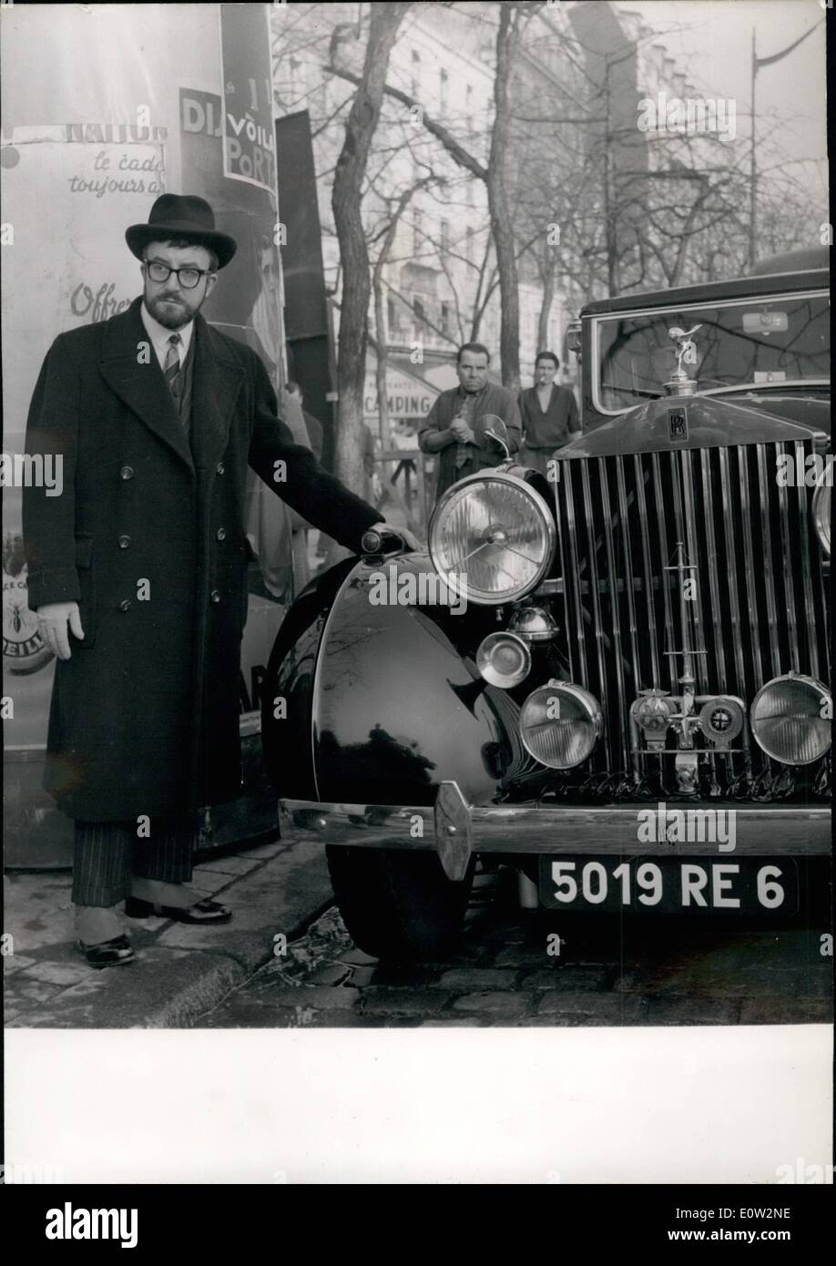 1. Januar 1961 - '' Mr.Topaz'': Englische Version des berühmten französischen Spiel. '' Herr Topaze'', eine englische Version von dem berühmten Pagnol spielen, wird jetzt von Peter Sellers, der die Hauptrolle spielt und auch Feature-Editor zum ersten Mal in seiner Karriere gemacht. Nach den Sis Monate Dreharbeiten in einem Londoner Studio, sind außen Szenen jetzt in Paris gemacht. Foto zeigt Peter Sellers mit seinem Rolls Royce in einer Szene des Films. Stockfoto