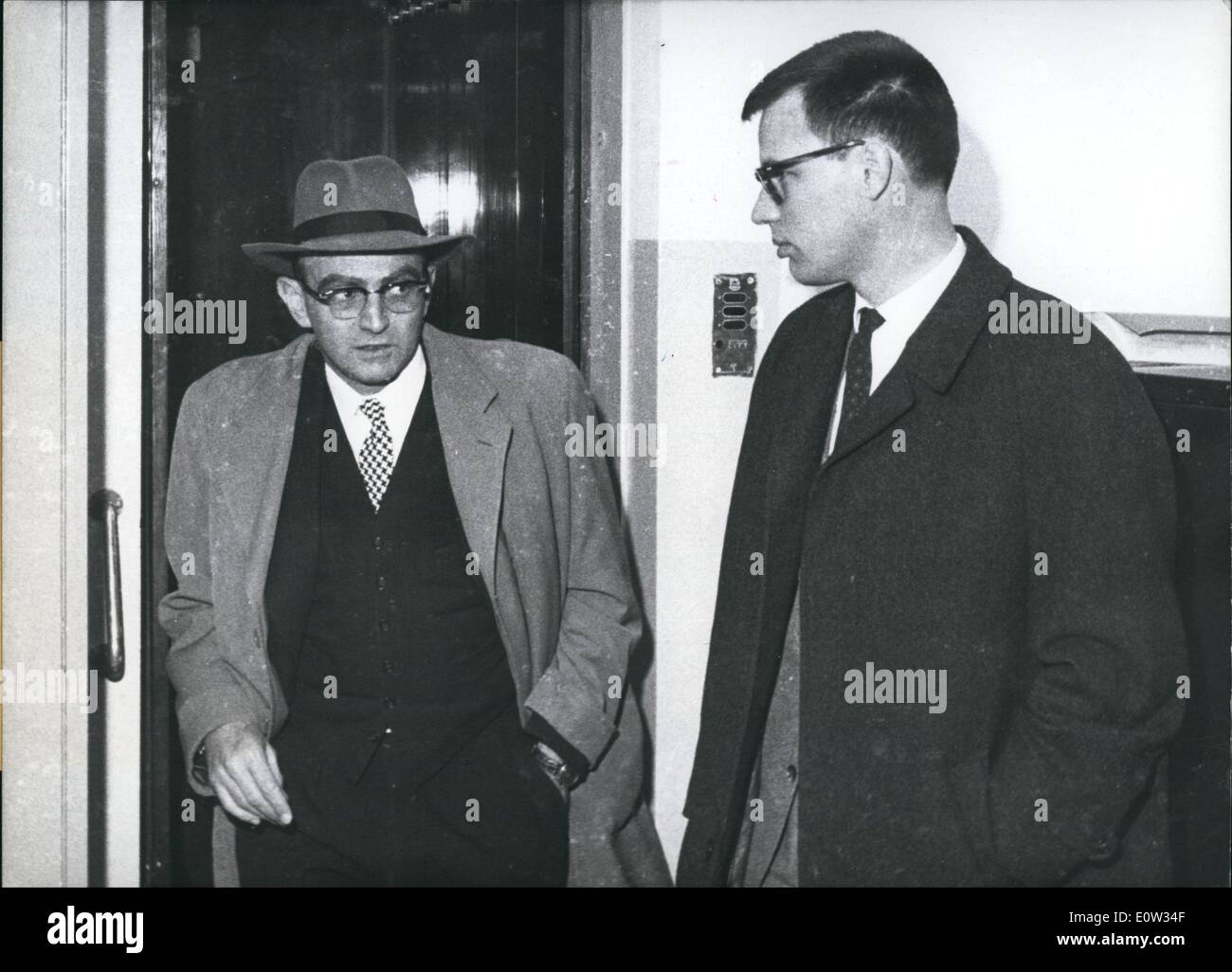 3. März 1961 - Trial Eichmann in Jerusalem 11. April 1961: am 11. April 1961, in Jerusalem der Prozess gegen Adolf Eichmann wird geöffnet. Als ehemaliger SS-Mann war Eichmann '' verantwortlich für die Lösung des Problems Juden ''. Das Foto zeigt den Attorney General von Israel, Gideon Hausner (Gideon Hausner) links mit dem Assistenten von Eichmanns Anwalt Dr. Servatius, Dieter Wechsbruch. Stockfoto