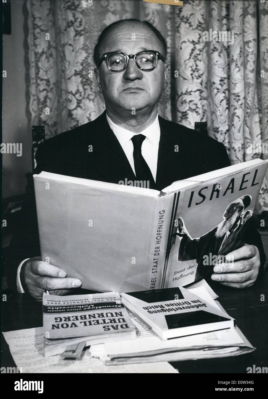 3. März 1961 - deutsche Beobachter im Eichmann-Prozess: Anwalt Dr. Gerhard von Preuschen Gerhard von Preuschen von Wiesb Stockfoto