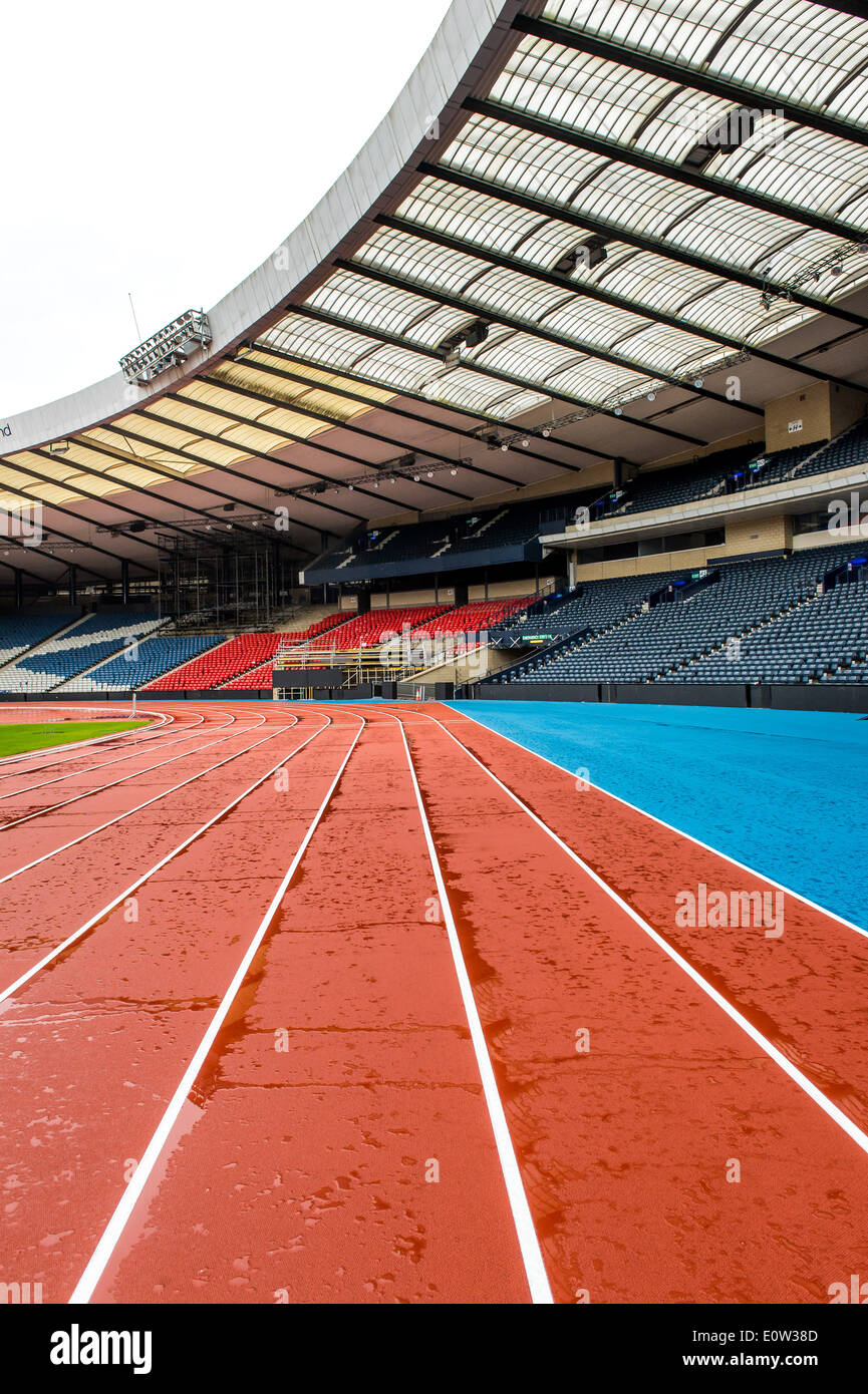 Schottlands Fußballstadion Hampden Park verwandelt Anathletics Arena für den Glasgow 2014 Commonwealth Games. Stockfoto