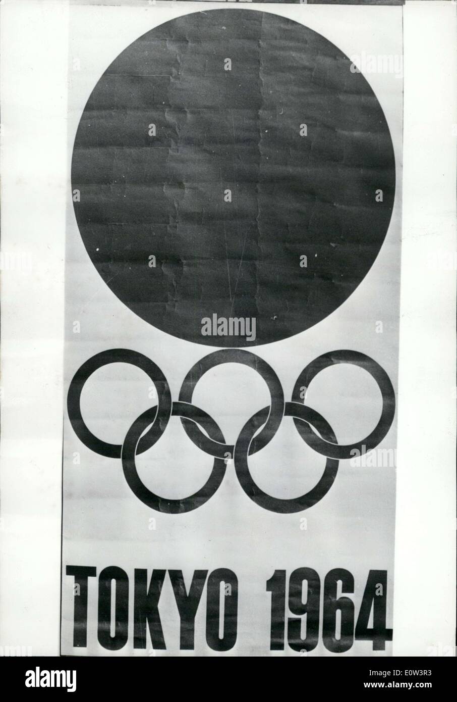 pic Olympische Spiele Tokio 1964 https www alamy de 9 marz 1961 zeigt erste plakat fur 1964 olympische spiele foto das erste plakat fur die olympischen spiele in tokio im jahr 1964 an der spitze statt der japanischen flagge der aufgehenden sonne und darunter die olympischen ringe und dann inschrift tokio 1964 entworfen image69393271 html