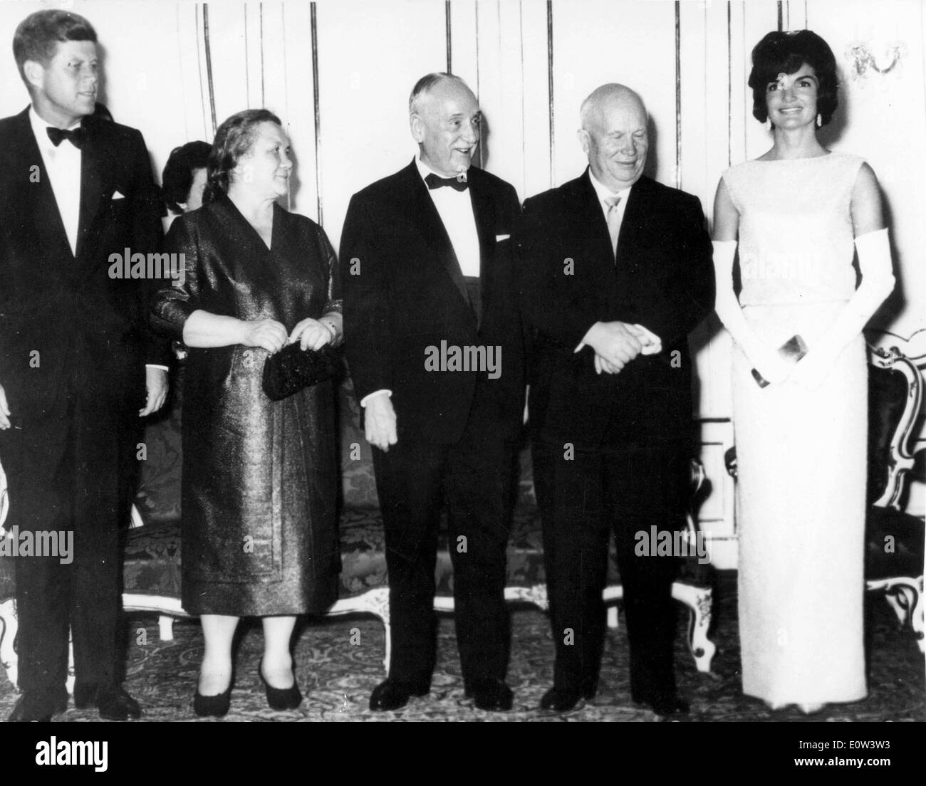 Präsident Kennedy und Nikita Khrushchev bei gala Stockfoto