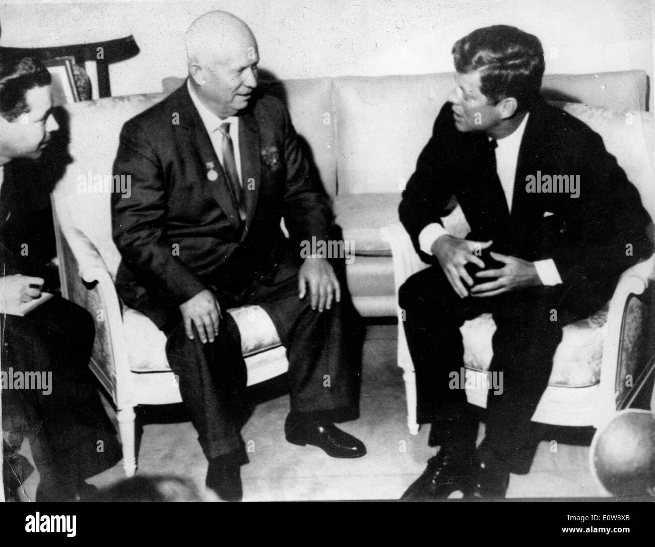 Nikita Khrushchev und Präsident Kennedy in einer Besprechung Stockfoto