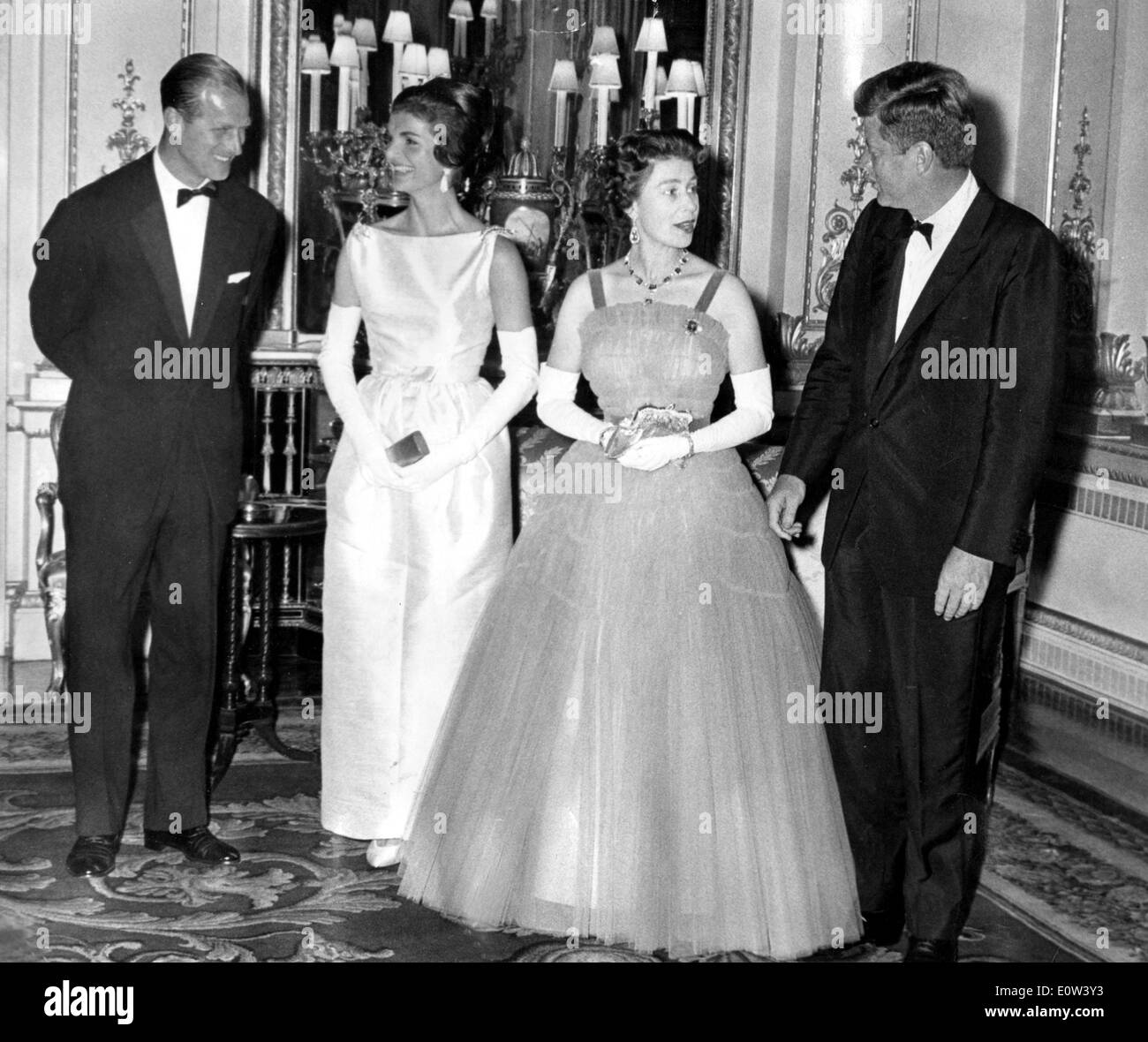 Der Kennedys mit dem König und Königin im Buckingham Palace Stockfoto