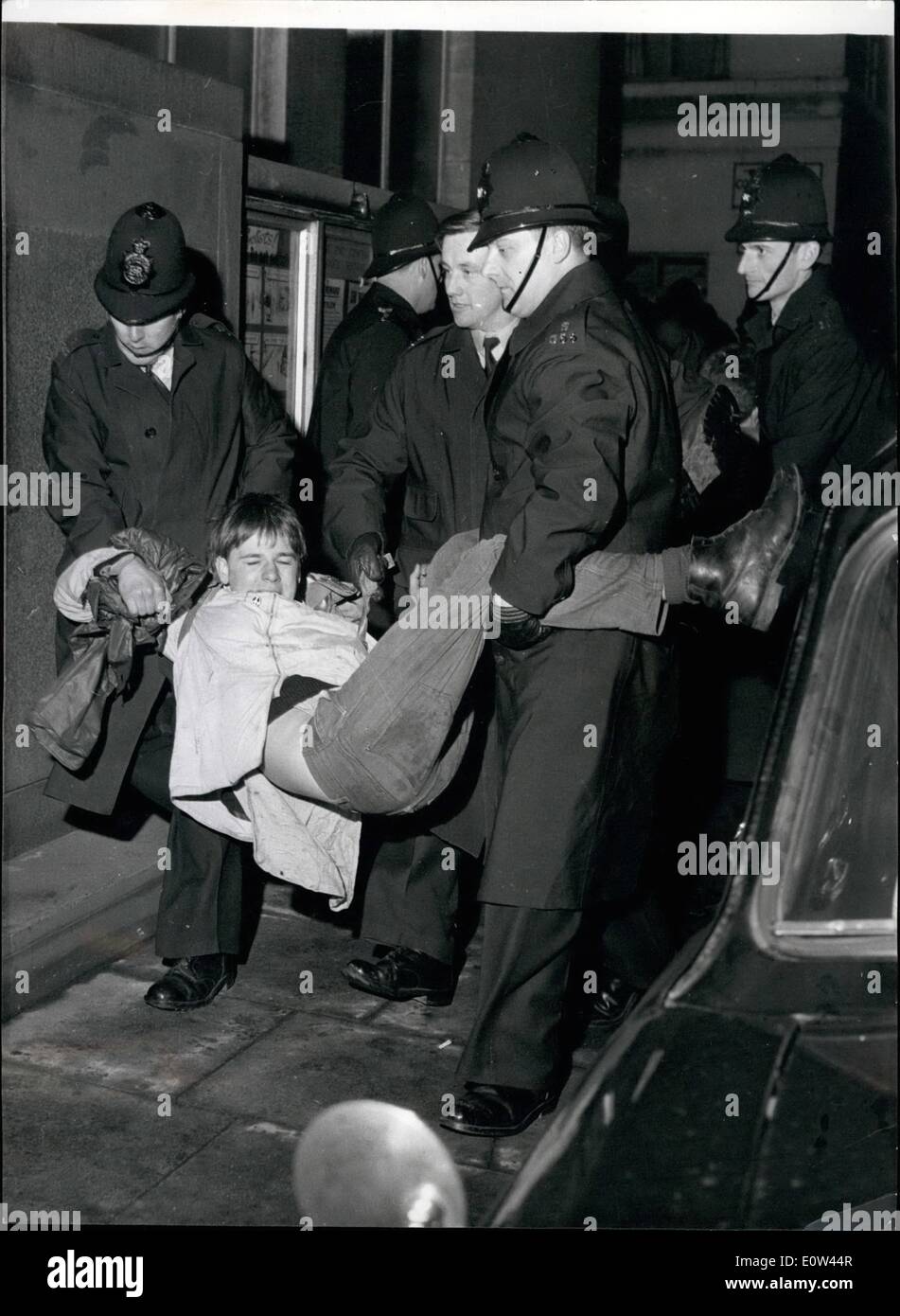 4. April 1961 - 04.04.61 Polizei Kämpfe mit Demonstranten Ã ¢ Â'¬â €œ ein paar Stunden nach der Trafalgar Square-Rallye am Ende Stockfoto