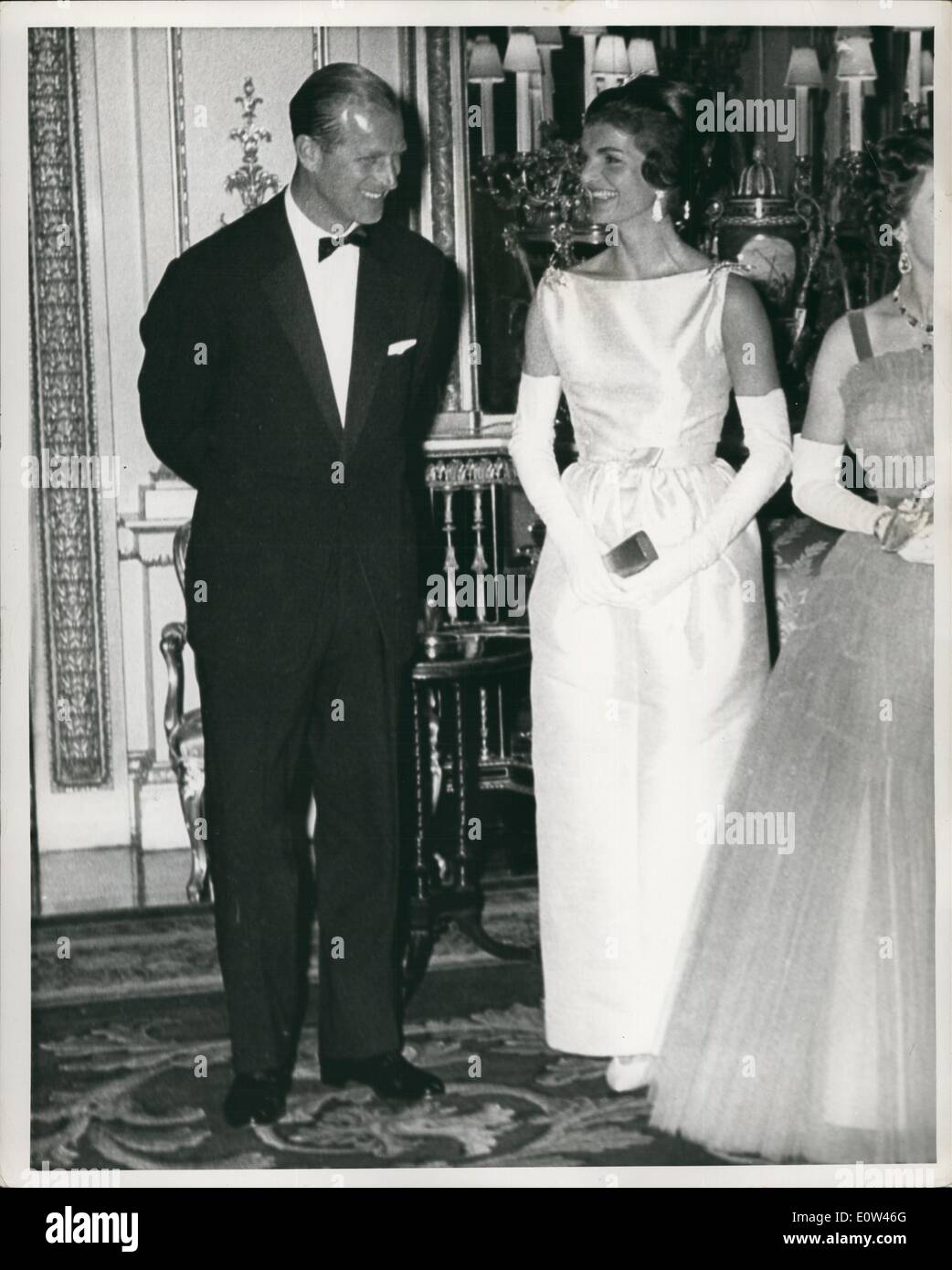 6. Juni 1961 - The Prince und Mrs. Kennedy: Prinz Philip, Duke of Edinburgh, Posen mit Frau Jacqueline Kennedy von Buckingham Stockfoto