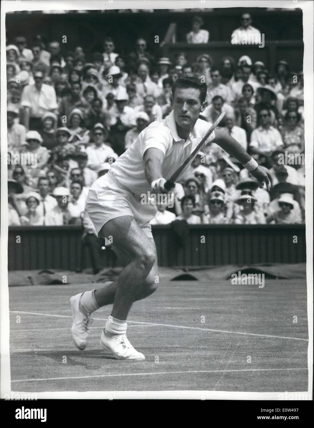 6. Juni 1961 - Tennisturnier in Wimbledon - fünften Tag. Foto zeigt: Mike Sangster, GB, im Spiel gegen Abe Segal (Süd Stockfoto