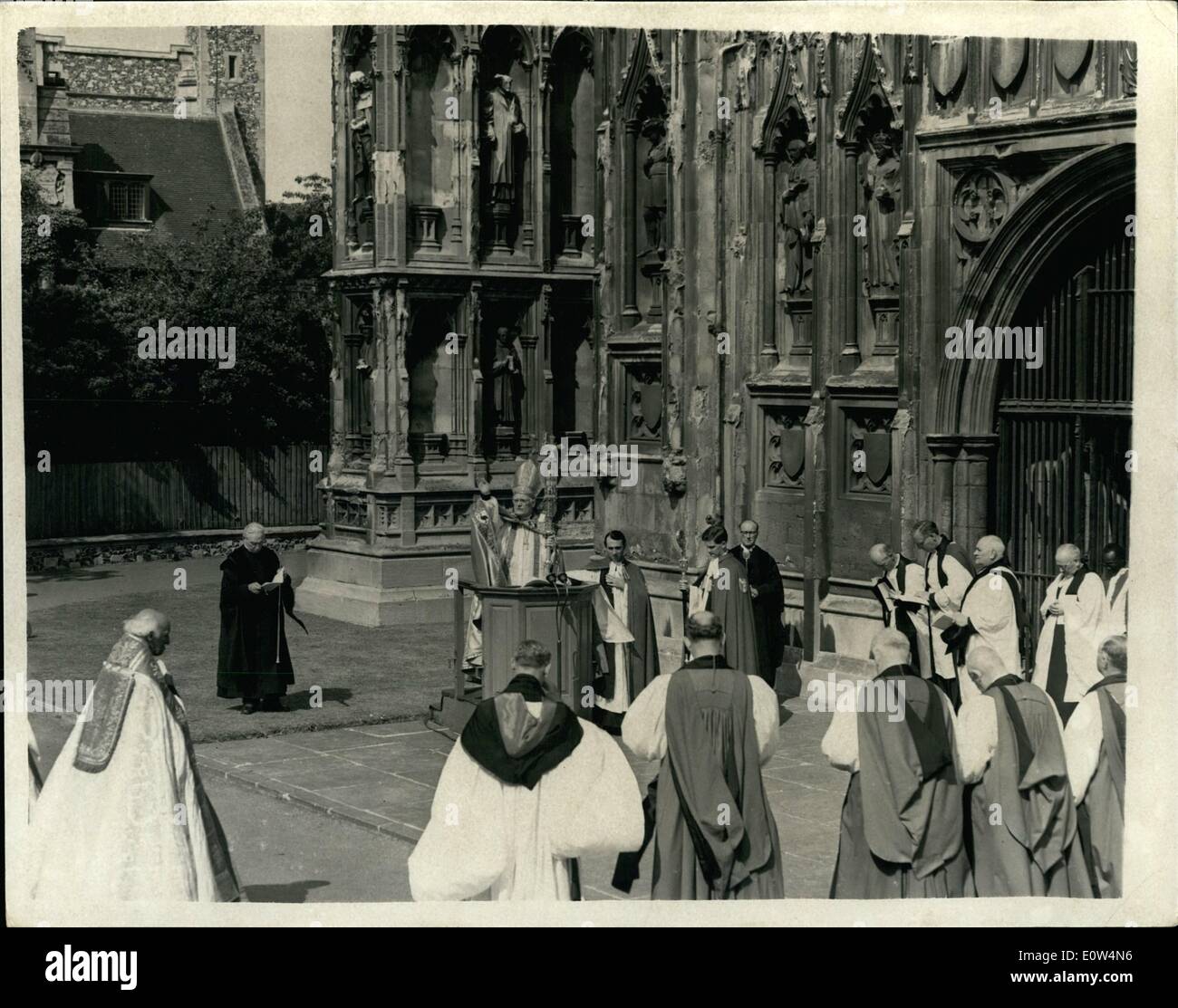 6. Juni 1961 - Dr. Ramsey inthronisiert als Erzbischof von Canterbury: Dr. Arthur Michael Ramsey inthronisiert wurde heute Nachmittag als die Stockfoto
