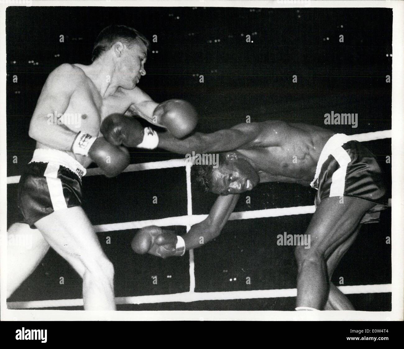 18. April 1961 - Welt Leichtgewicht Titelkampf zwischen Dave Charnley Kasten und Joe Brown Vereinigte Staaten von Amerika-Fotoshows: Joe Brown Enten l Stockfoto