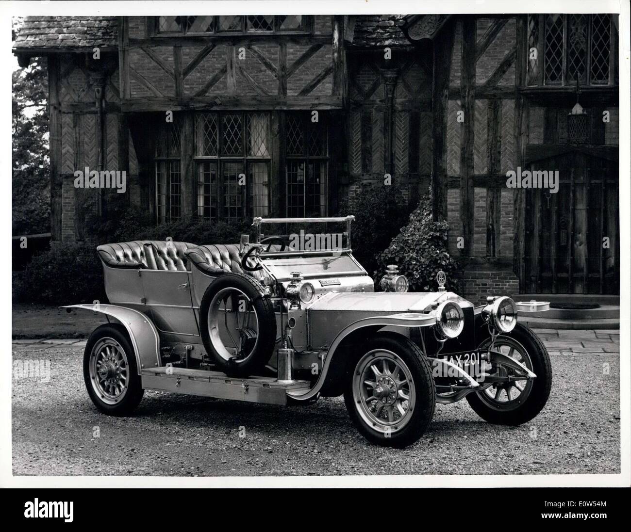 8. Juni 1961 - 50. Jahrestag Gedenk laufen London nach Edinburgh durch die Roll - Royce silver Ghost: die ursprünglichen 1906 Rolls-Royce Silver Ghost, jetzt im Besitz des Unternehmens, die von London nach Edinburgh zum Gedenken an den berühmten 1911 motor wird ausgeführt von London nach Edinburgh und zurück. Wie das ursprüngliche Laufwerk wird vor fünfzig Jahren die Festschrift laufen offiziell von Royal Automobile Club beobachtet werden. Stockfoto