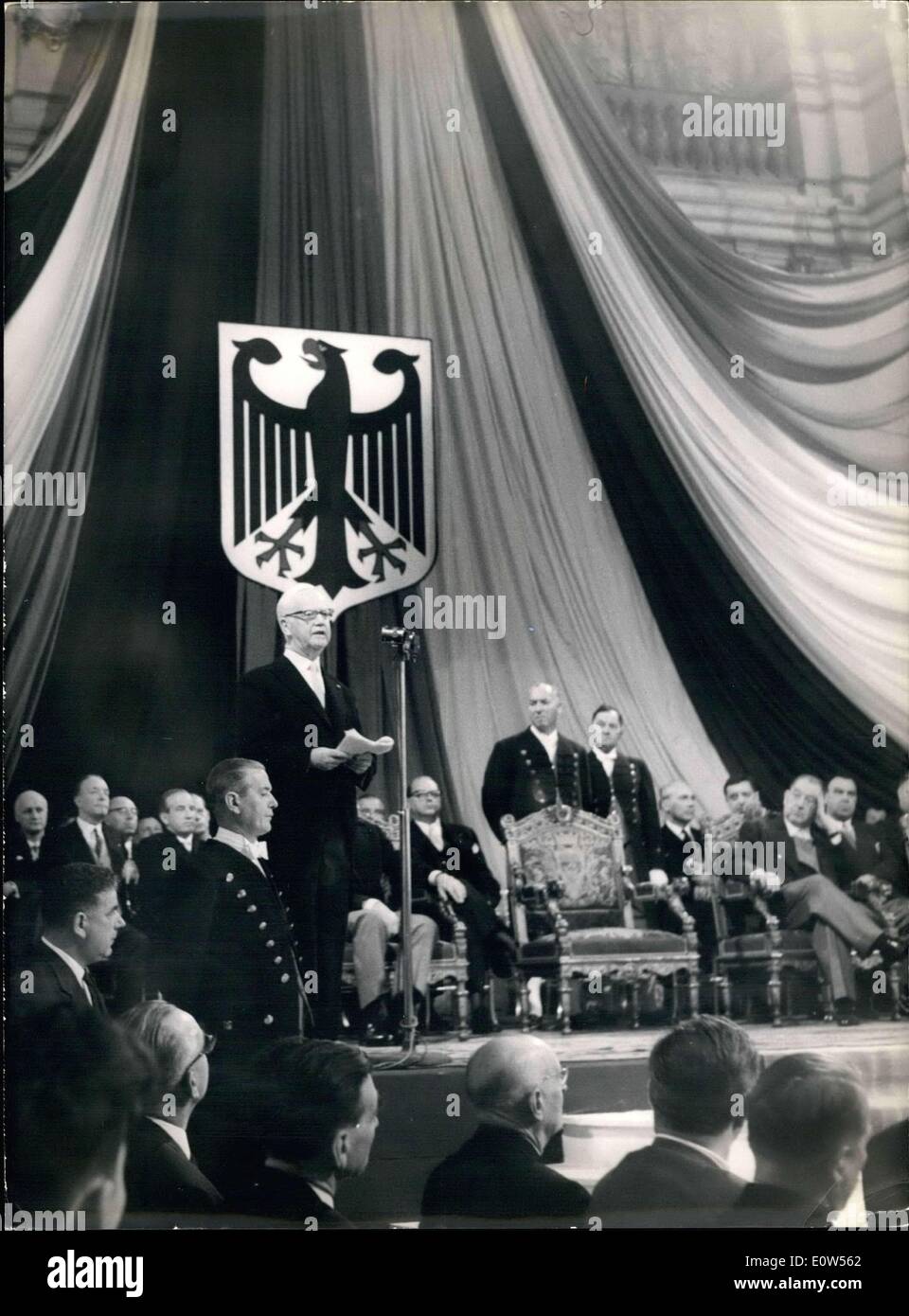 21. Juni 1961 - reagiert Bundespräsident Heinrich Luebke auf Paul Minots Begrüßung im Rathaus von Paris am Nachmittag. Minot ist der neue Präsident von Paris Gemeinderat. Stockfoto