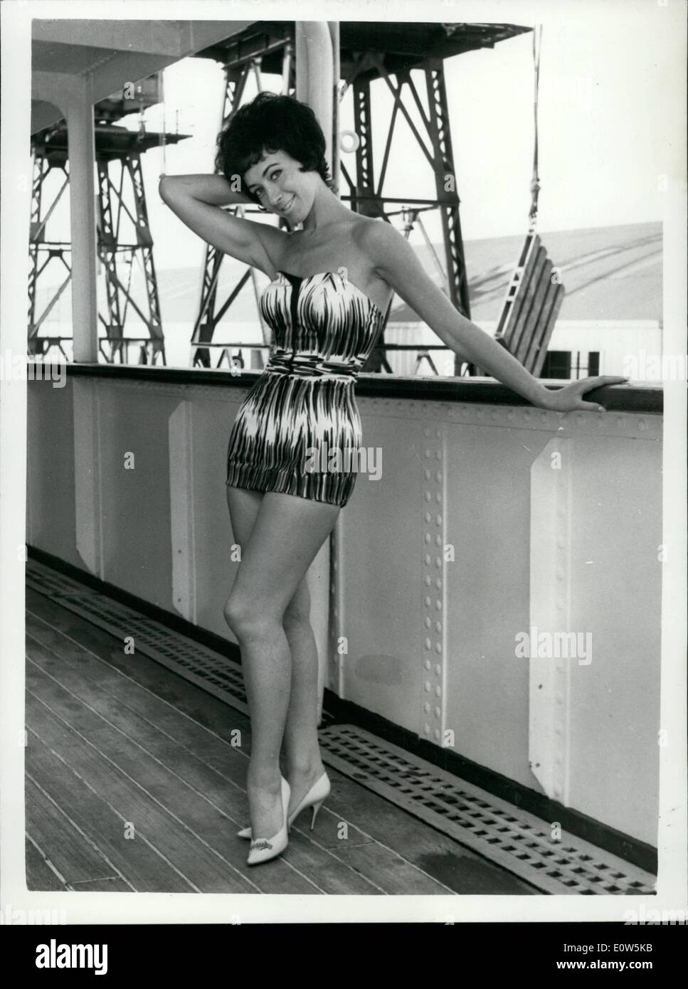 Sept. 09, 1961 - Modelle Display Mode Schiff an Bord in London: die neueste Mode aus Fouthraft und Hollyform wurden heute auf dem schwedischen Schiff Suecia in London vertäut gezeigt. Foto zeigt Modell Helen Bary tragen ein '' hoch gebaute trägerlosen Badeanzug mit front Grosgrain trim.'' Zum Preis von 61/2 Gns. Stockfoto