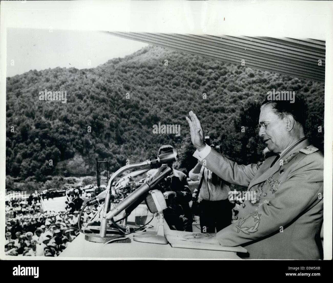 7. Juli 1961 - 20. Jahrestag von der jugoslawischen Aufstand: Präsident Josip Broz Tito Jugoslawien sprach bei einer Versammlung im Titovo Uzice Dienstag, der 20. Jahrestag des Aufstands des jugoslawischen Volkes. Das Foto zeigt Präsident Tito sprechen. Stockfoto